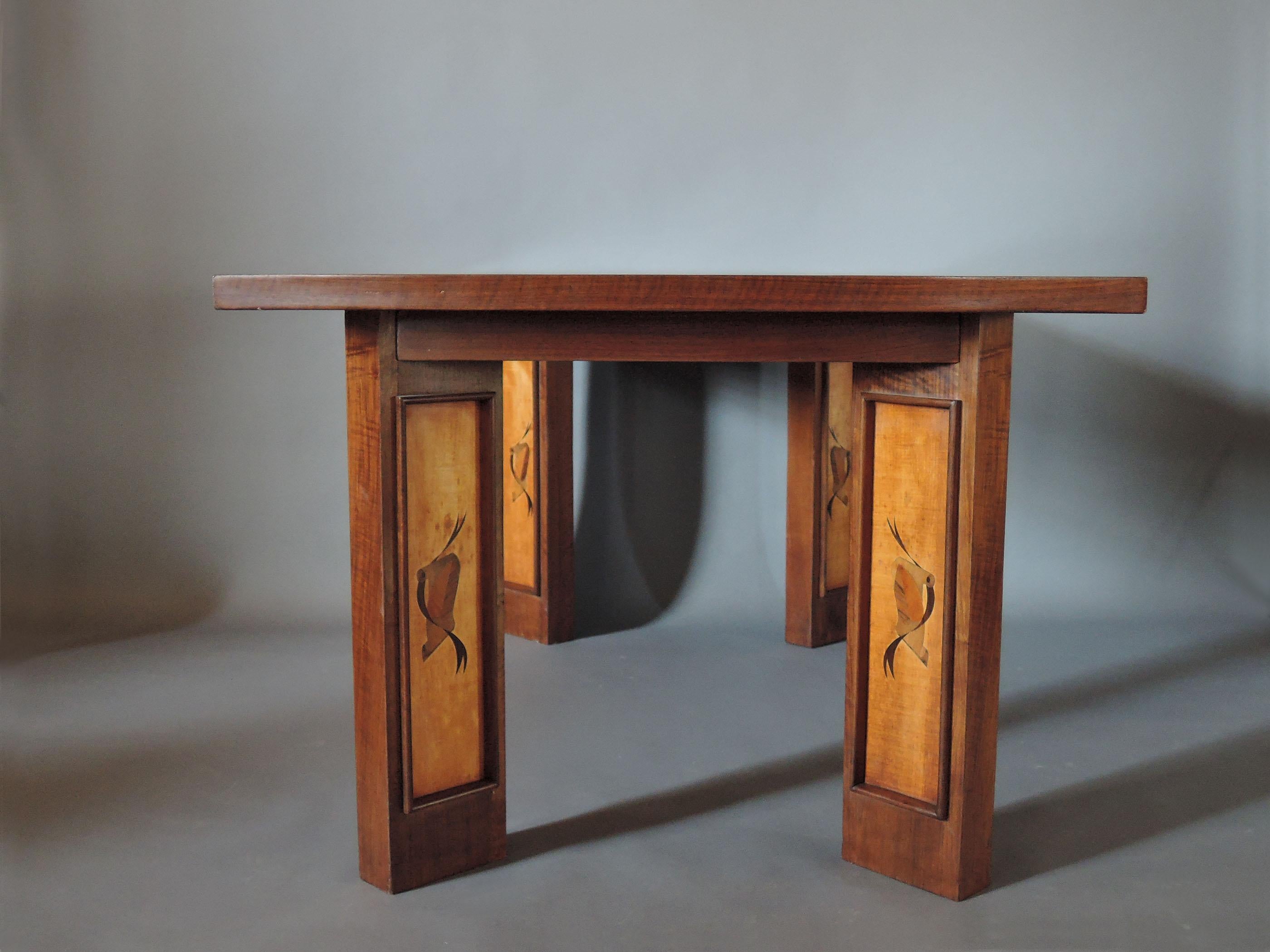 A Fine French Art Deco Walnut Dining Table 3