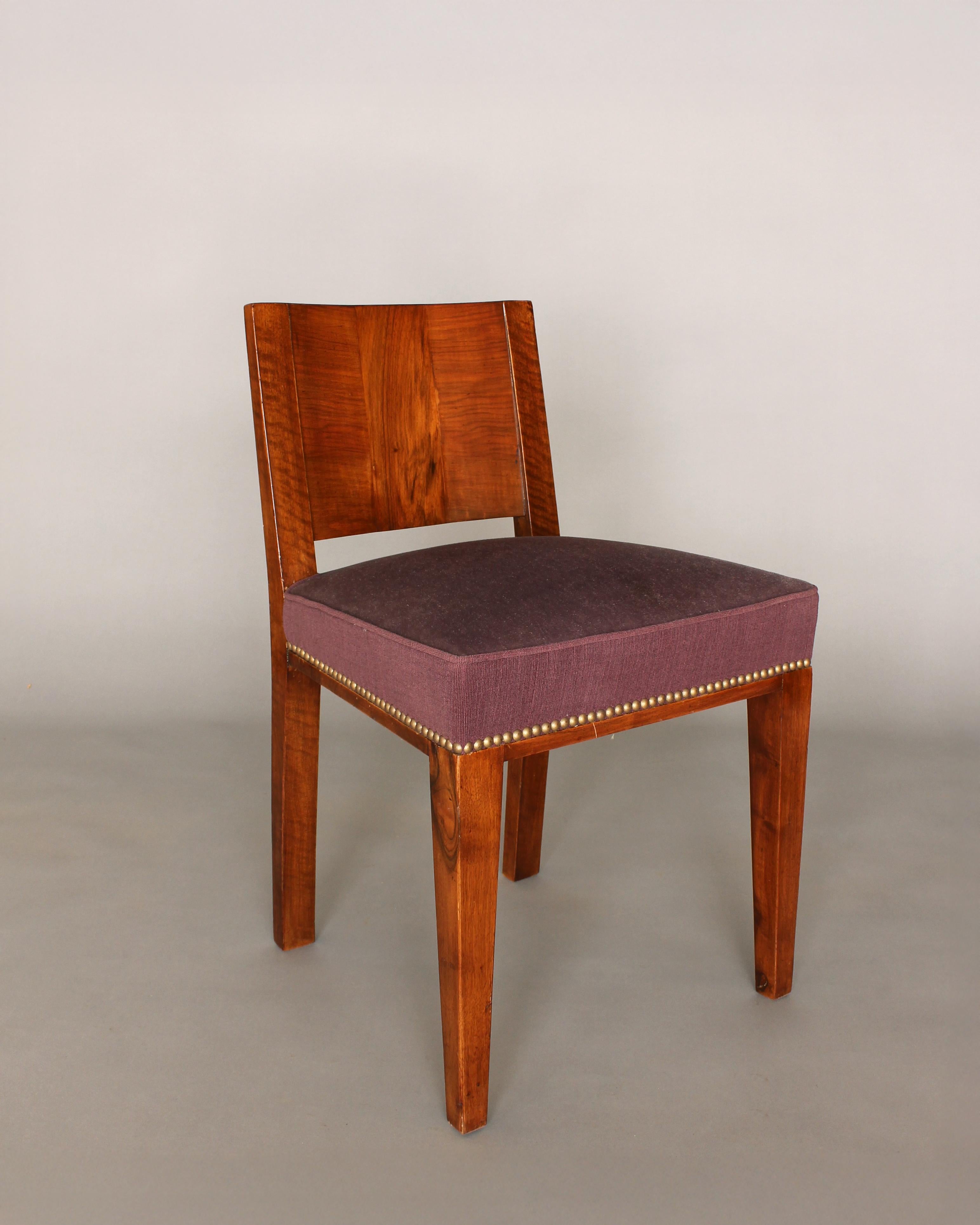 Art déco Chaises d'appoint en noyer de style Art Déco français en vente