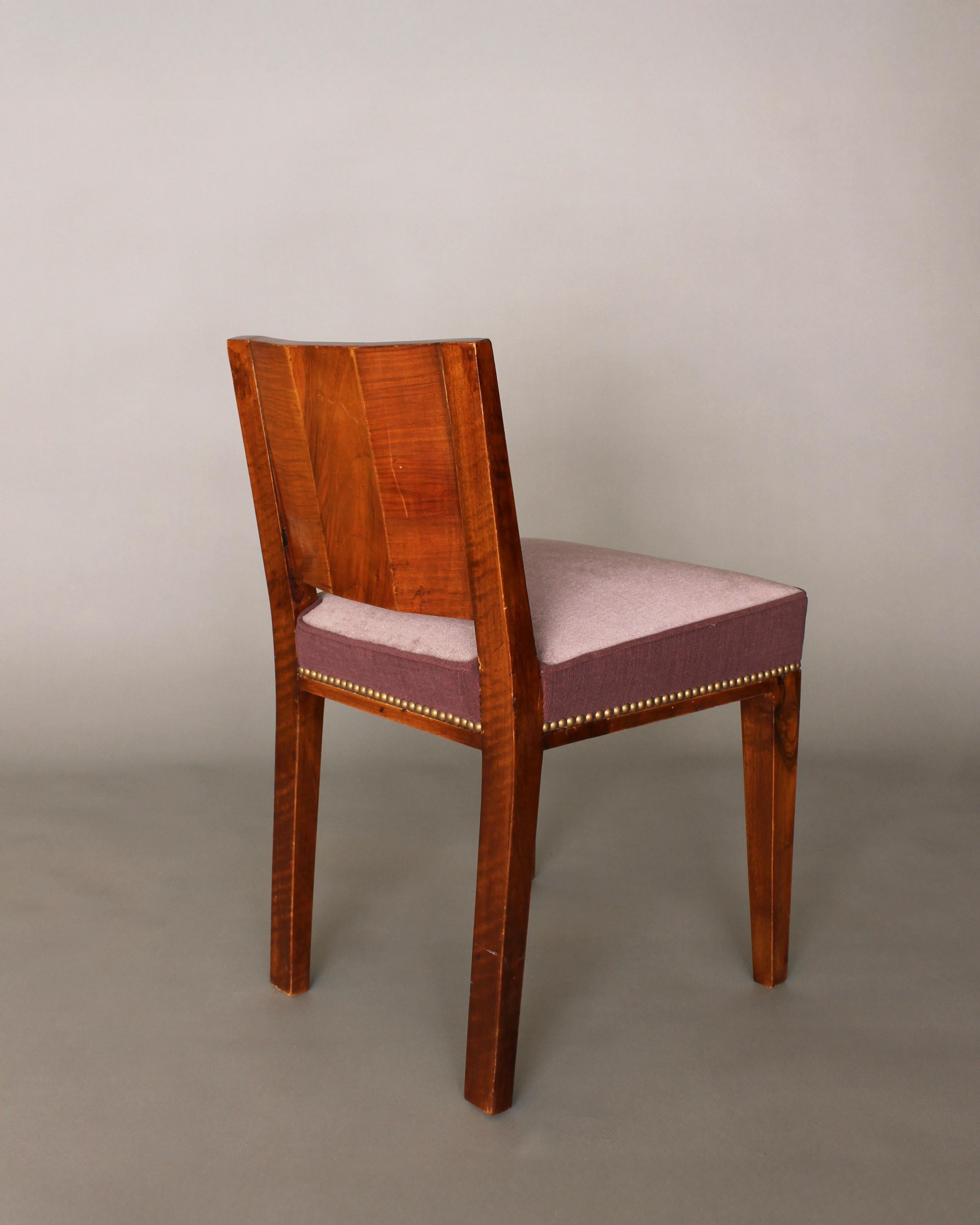 Chaises d'appoint en noyer de style Art Déco français Bon état - En vente à Long Island City, NY