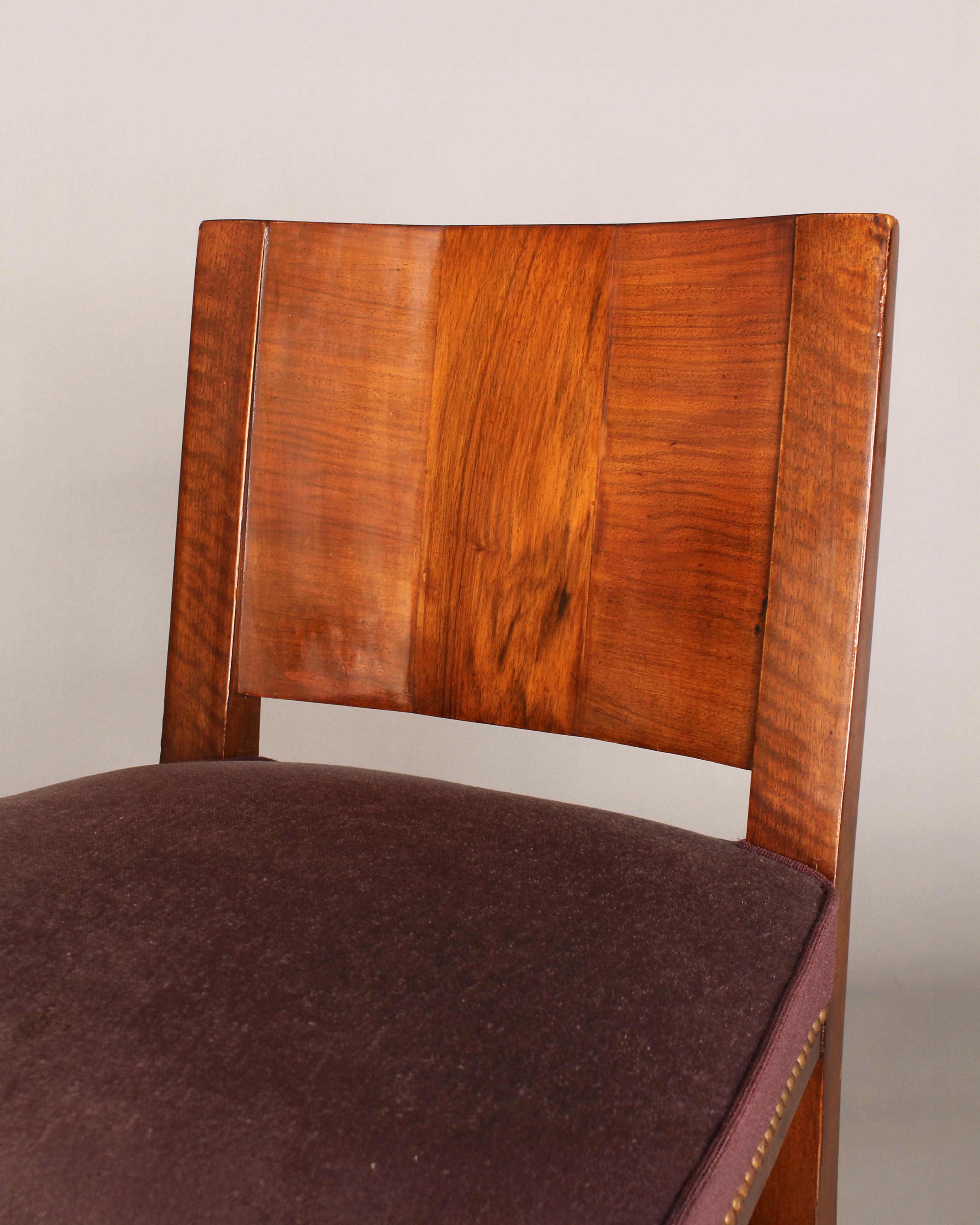 Chaises d'appoint en noyer de style Art Déco français en vente 1