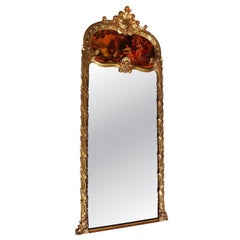 Uno splendido specchio trumeau figurativo in legno dorato intagliato, in stile Luigi XV, della Belle Époque francese