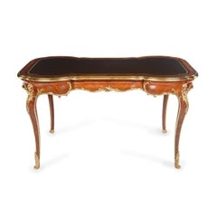 Ein feines französisches Bureau Plat aus Königsholz und Ormolu des späten 19.