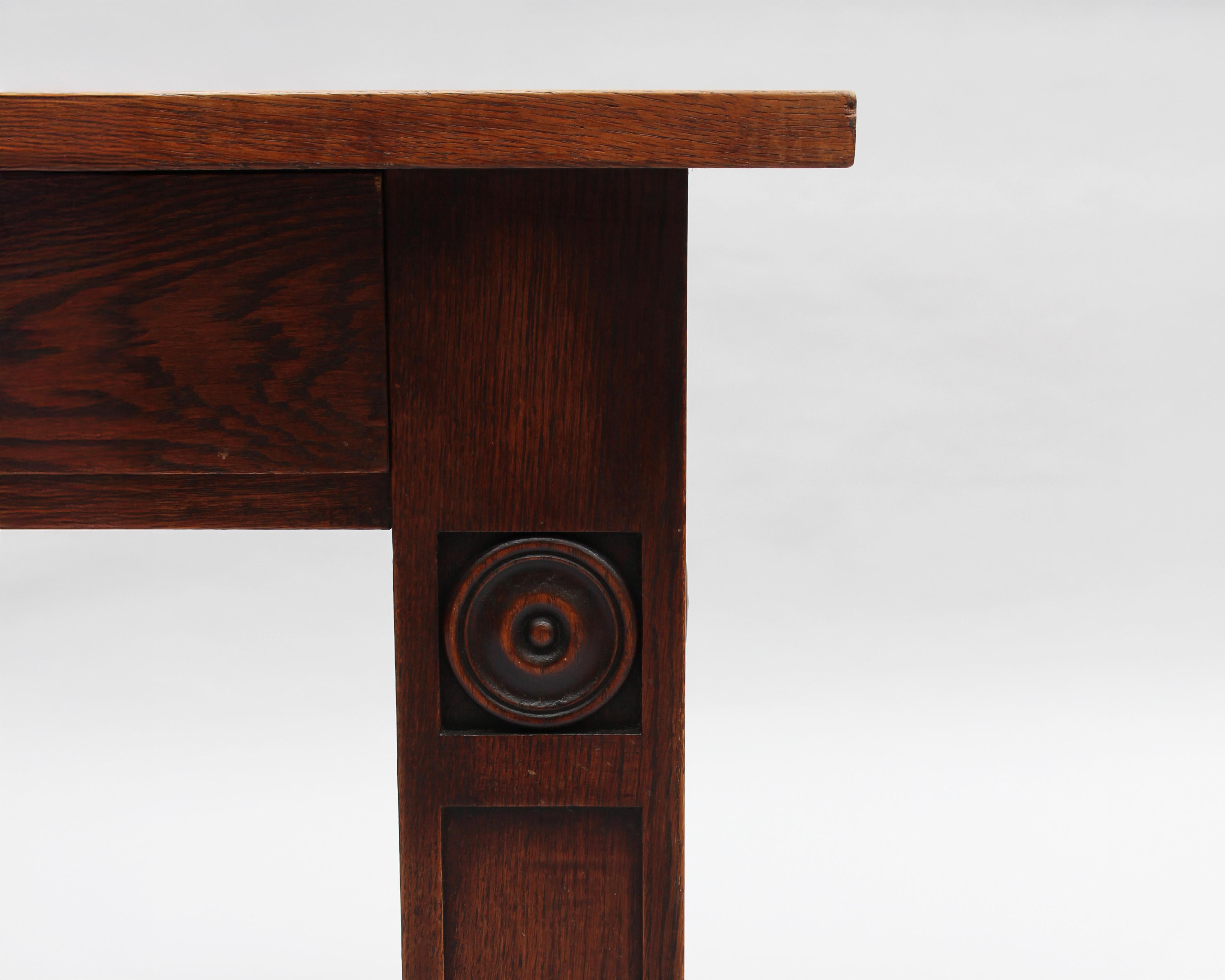 Una raffinata scrivania francese modernista in Oak massiccio in vendita 6