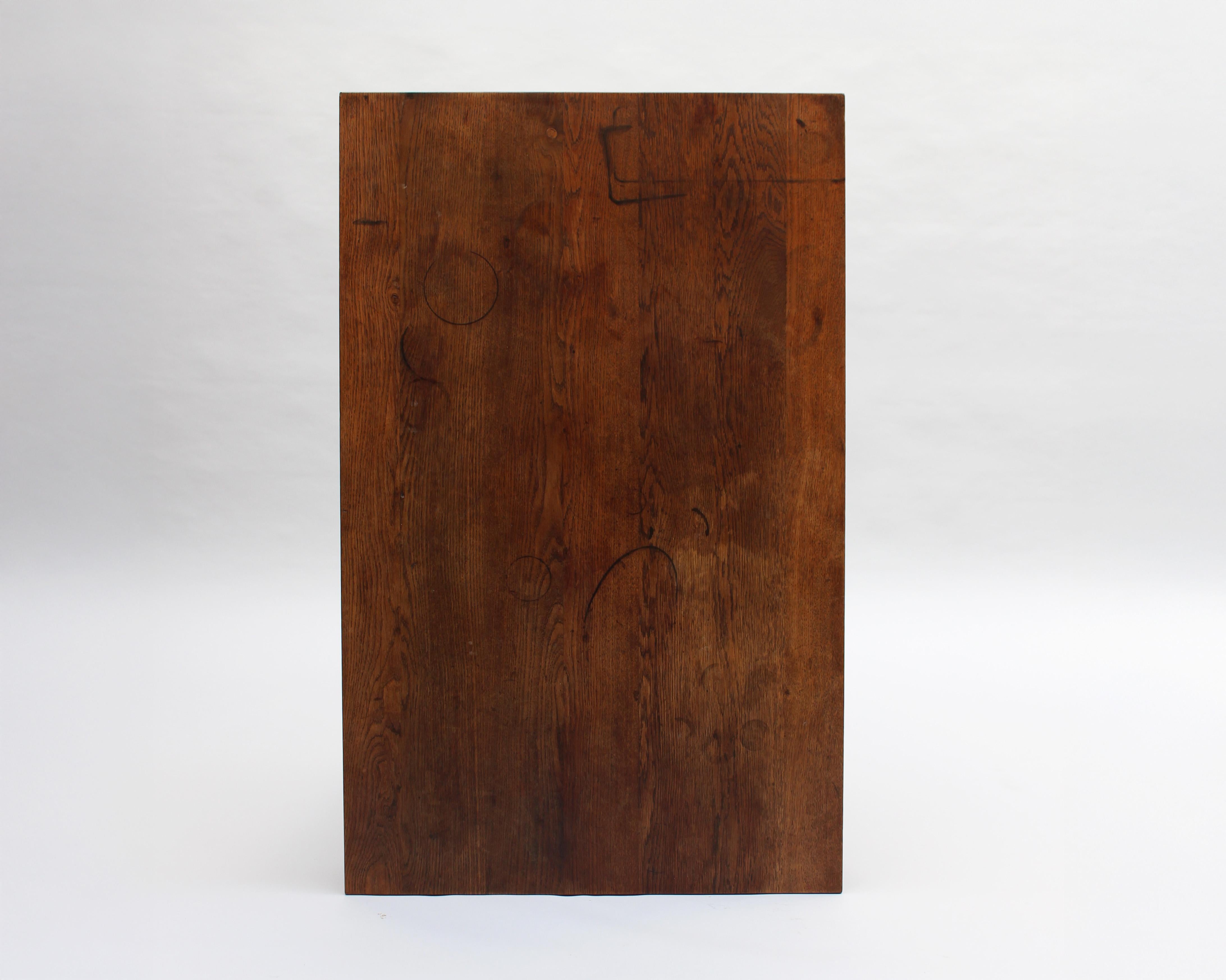 Una raffinata scrivania francese modernista in Oak massiccio in vendita 9
