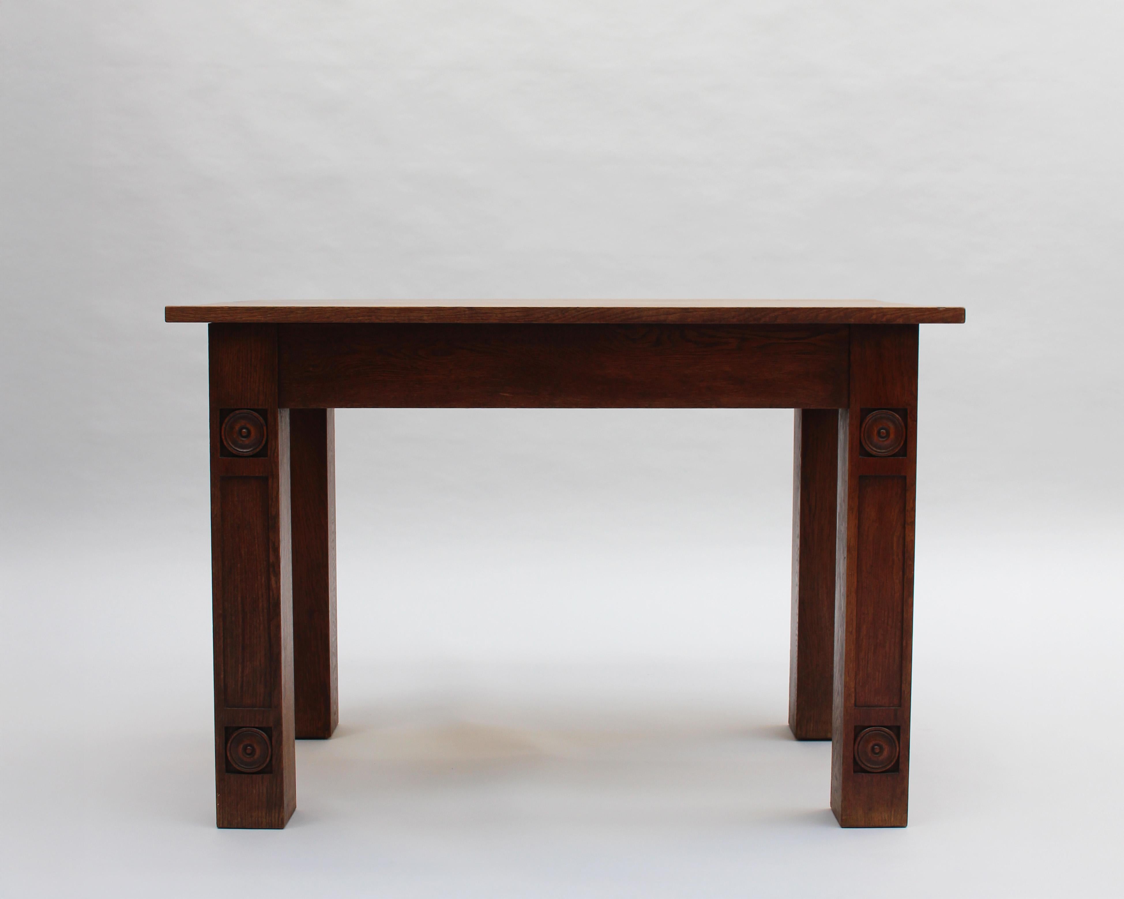 Una raffinata scrivania francese modernista in Oak massiccio in vendita 11