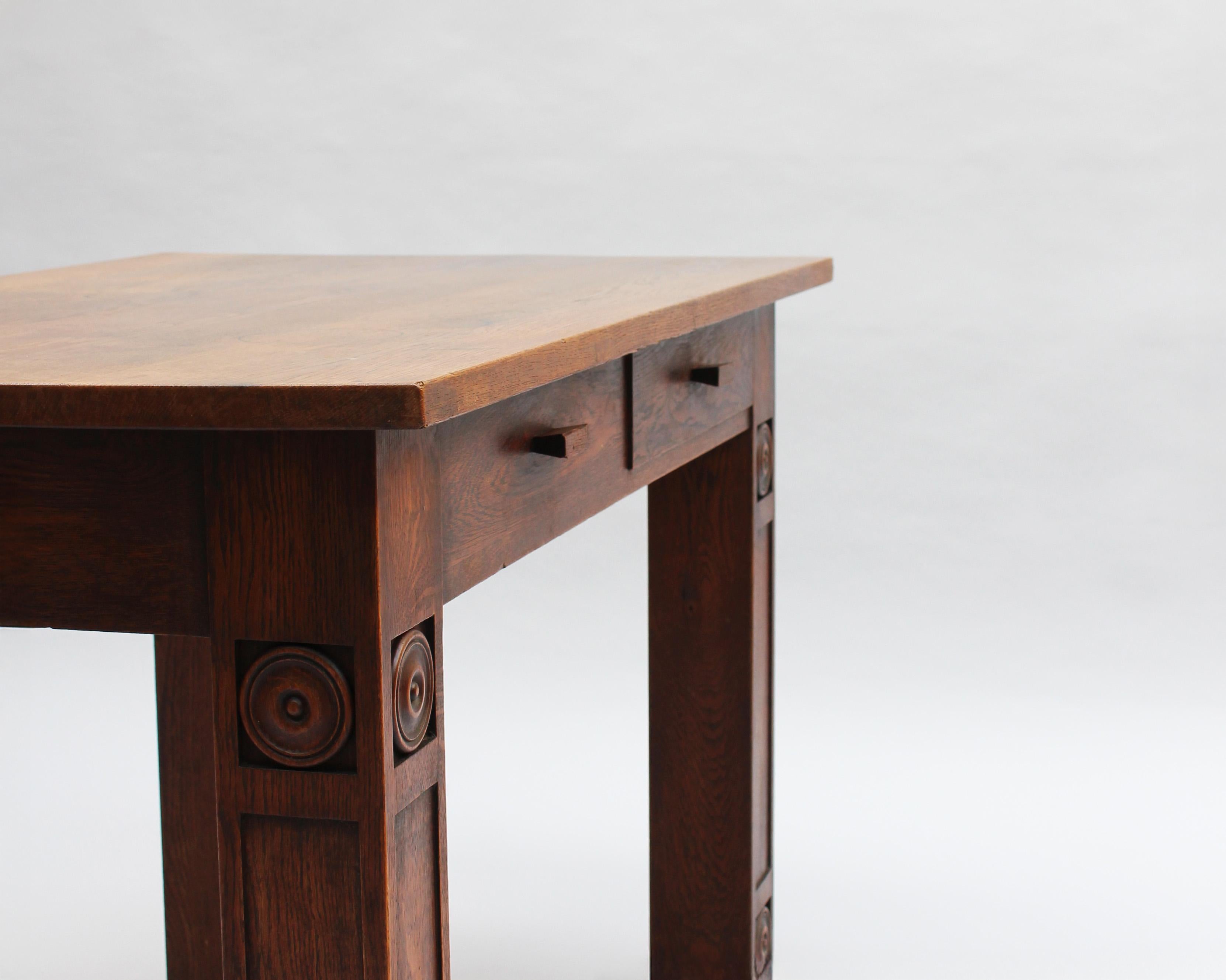 Una raffinata scrivania francese modernista in Oak massiccio in vendita 13