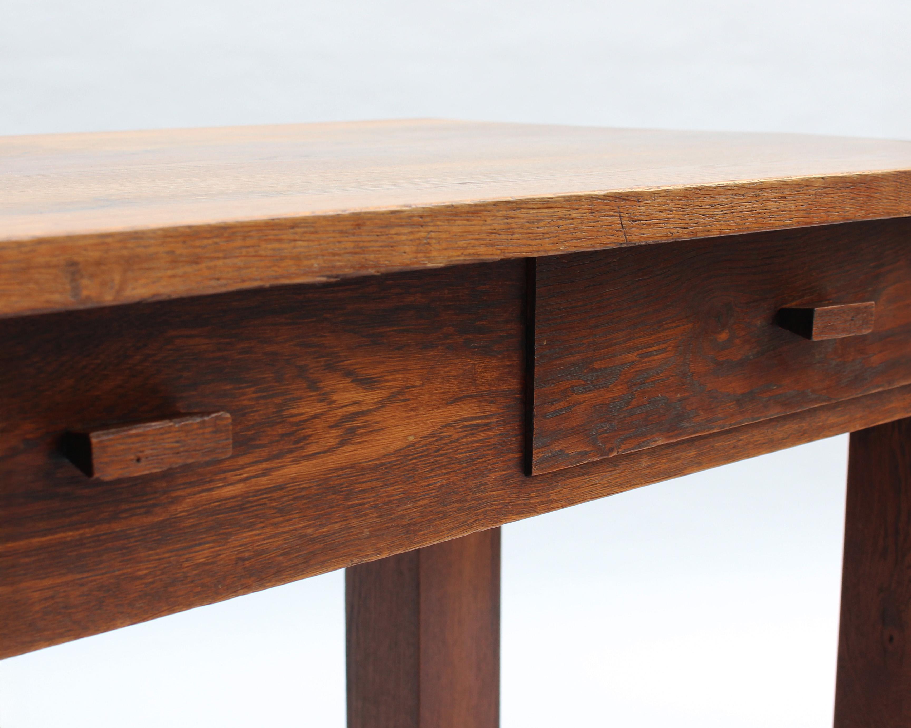 Una raffinata scrivania francese modernista in Oak massiccio in vendita 1
