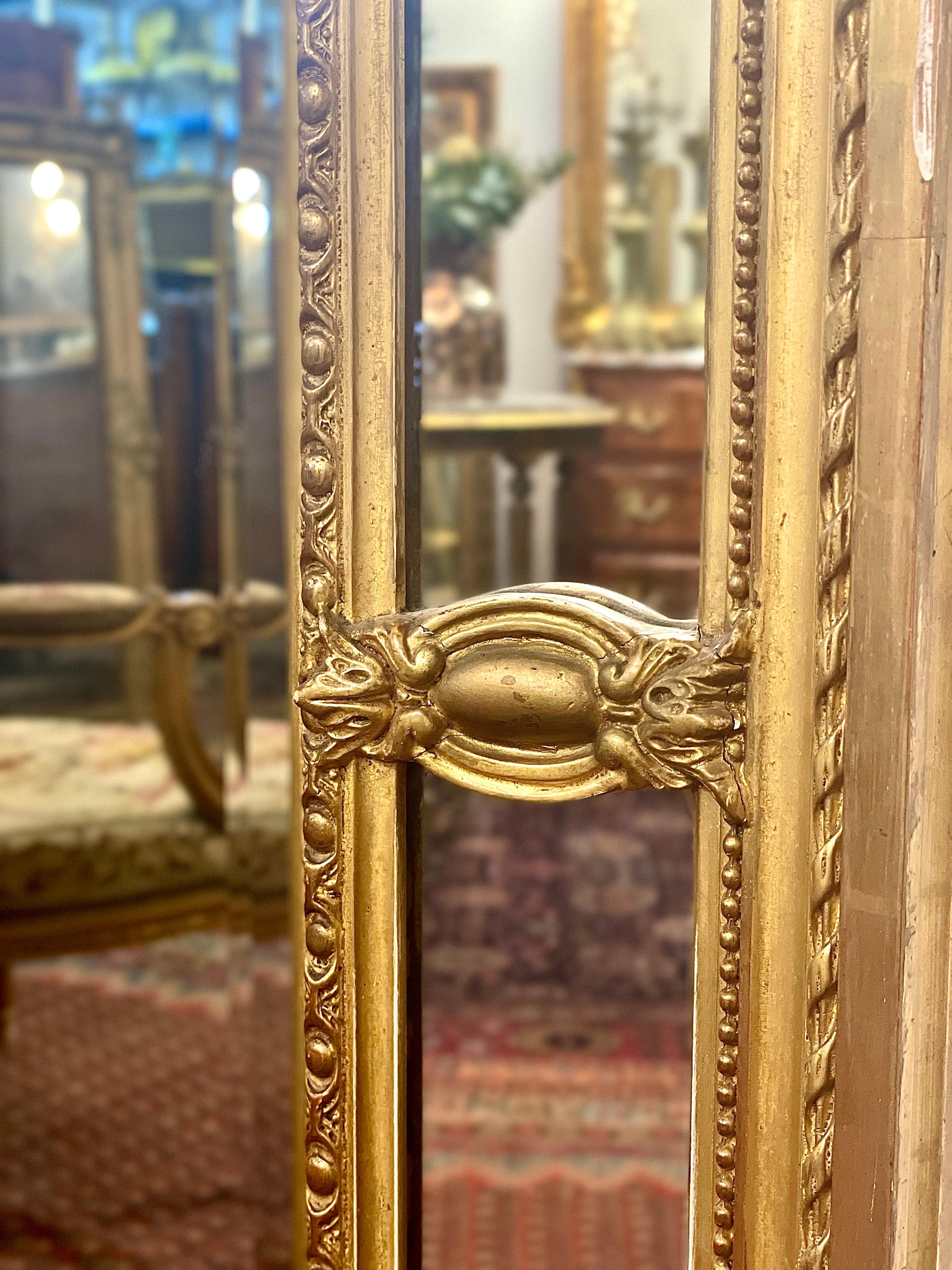 Napoleon III Period Giltwood Beveled Mirror with Parecloses In Good Condition In LA CIOTAT, FR