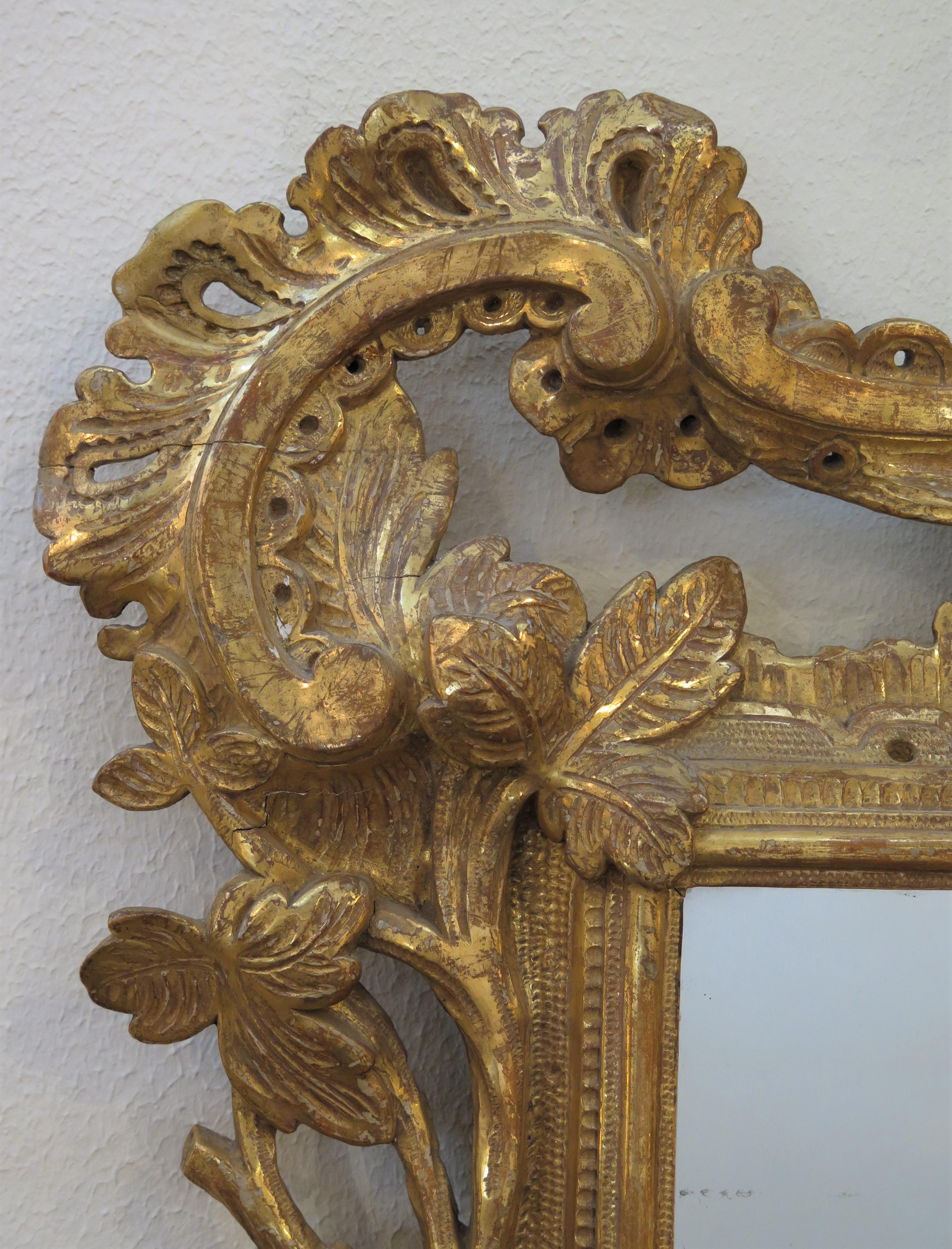 A Fine George II Carved Giltwood Mirror with Phoenix Crest In Good Condition For Sale In Dallas, TX
