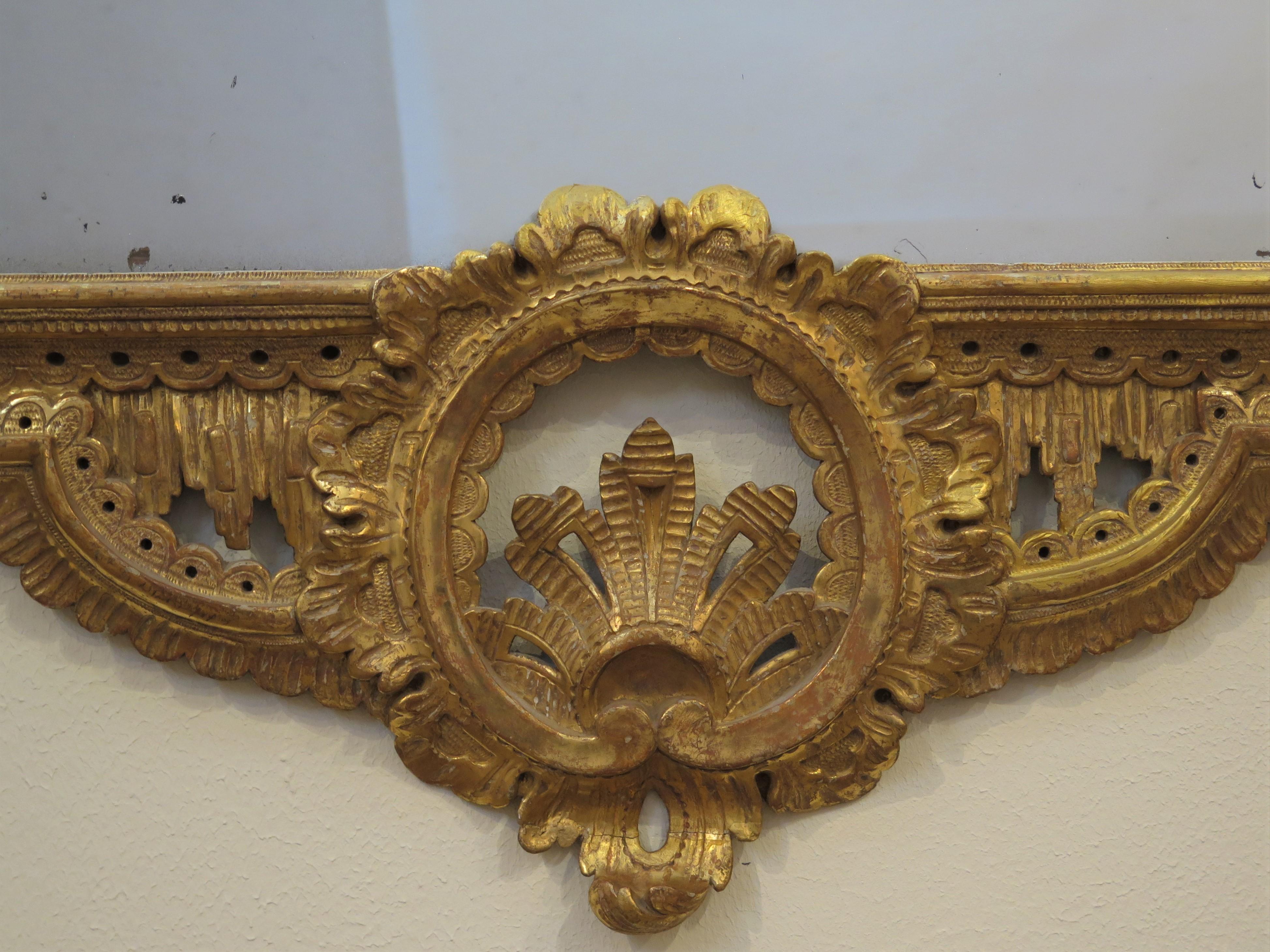 A Fine George II Carved Giltwood Mirror with Phoenix Crest For Sale 2