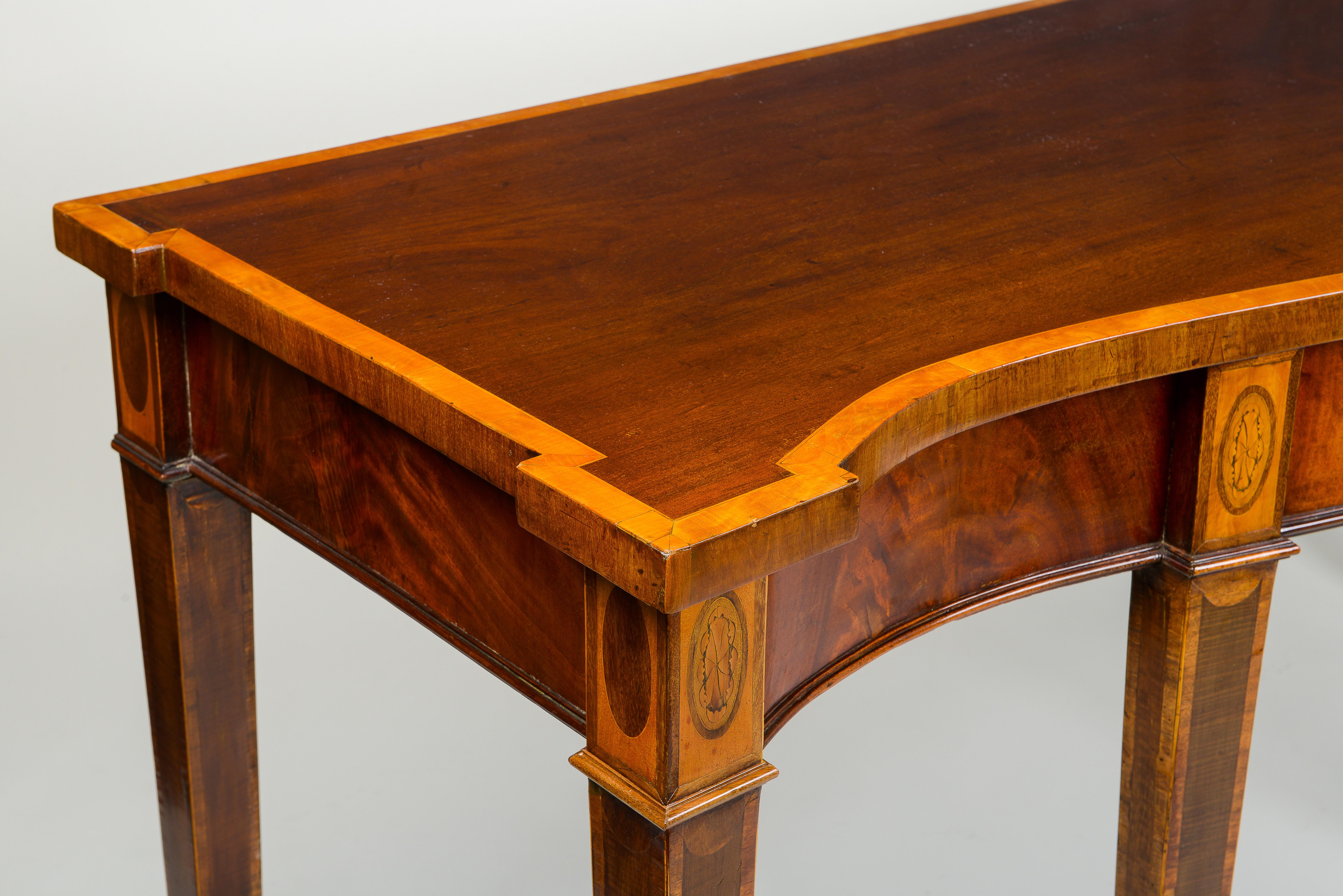 Fine George III Mahogany and Satinwood-Inlaid Serpentine Serving Table For Sale 1