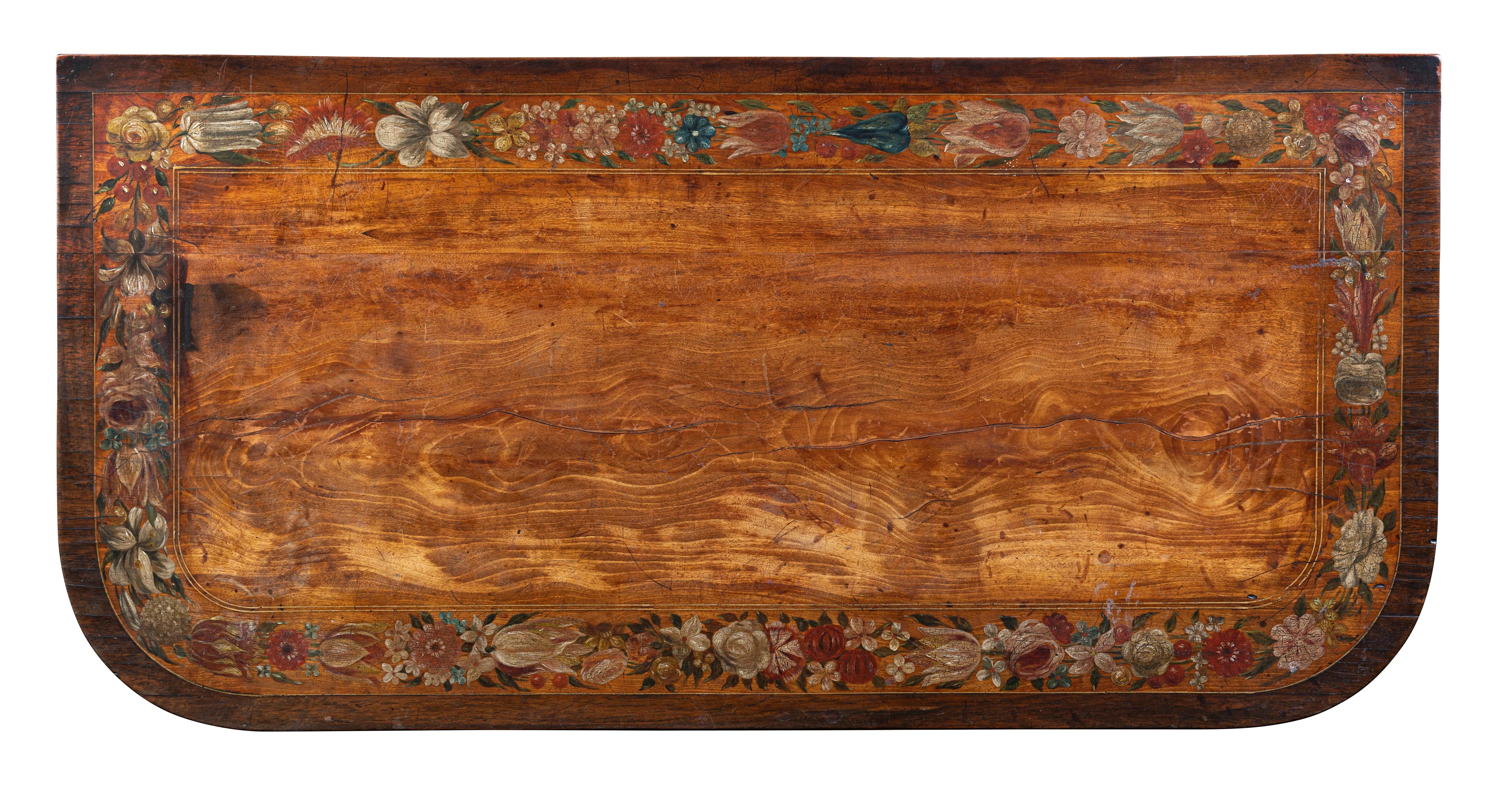 Un raffinato tavolo da gioco in legno satinato dipinto di Giorgio III, XVIII secolo

Provenienza: Collezione privata australiana.

Descrizione:
Il piano incernierato a forma di D è intarsiato con un bordo a fasce dipinto con vari fiori policromi tra