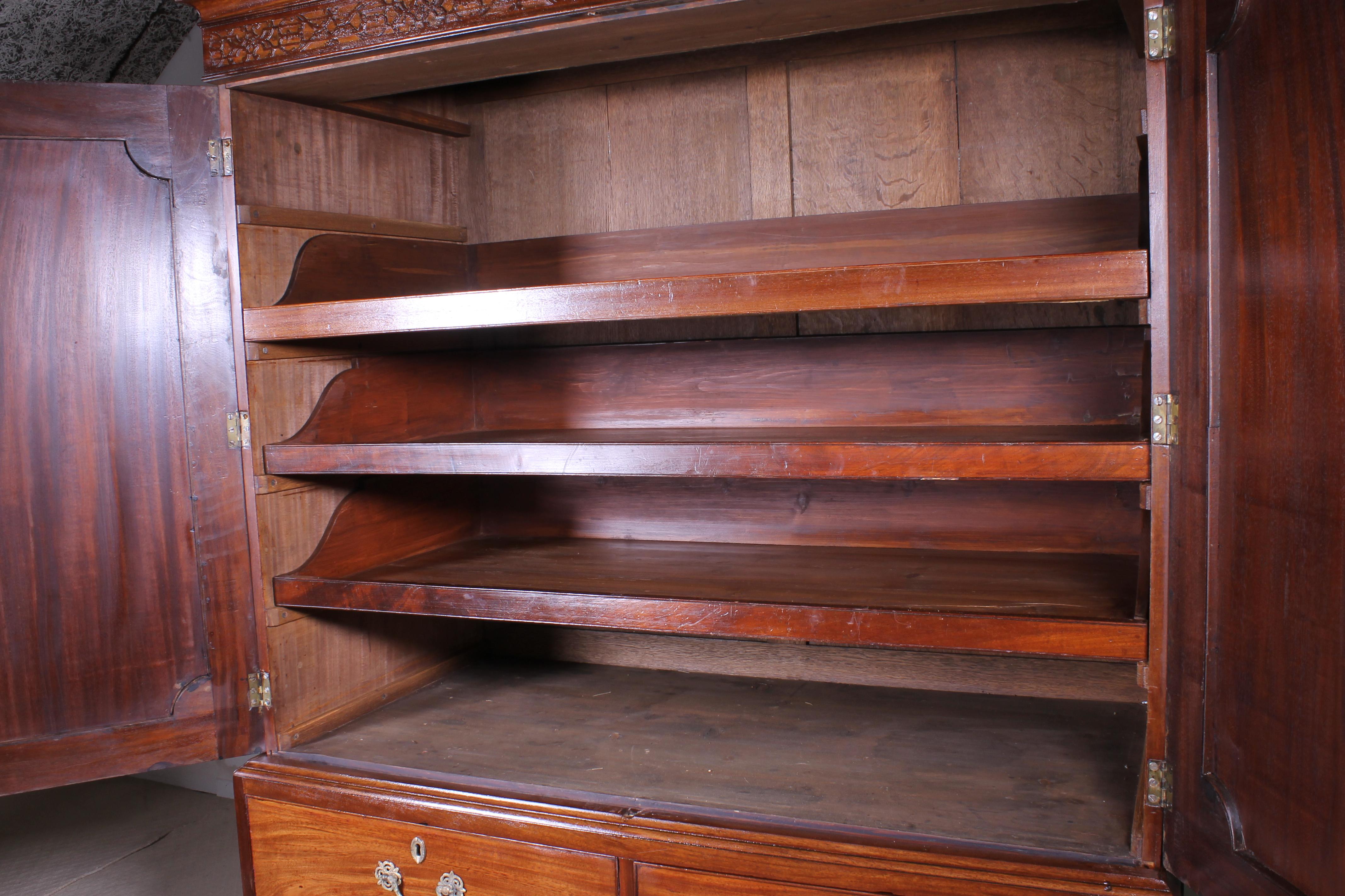 Fine George III Period Mahogany Linen Press In Good Condition In Brussels, Brussels