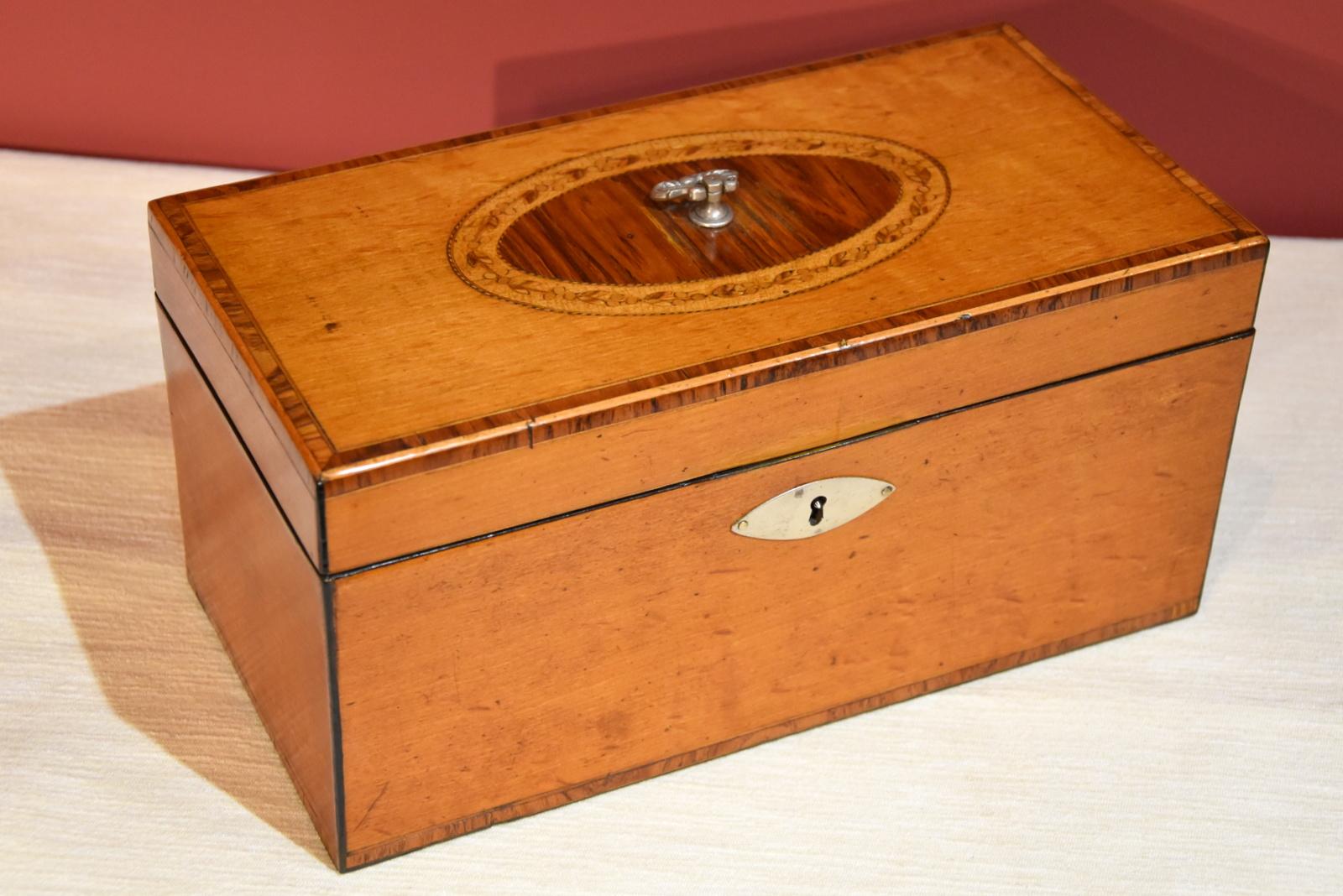 A fine George III satinwood inlaid tea caddy with kingwood tulipwood inlays and glass bowl

Measures: height 6