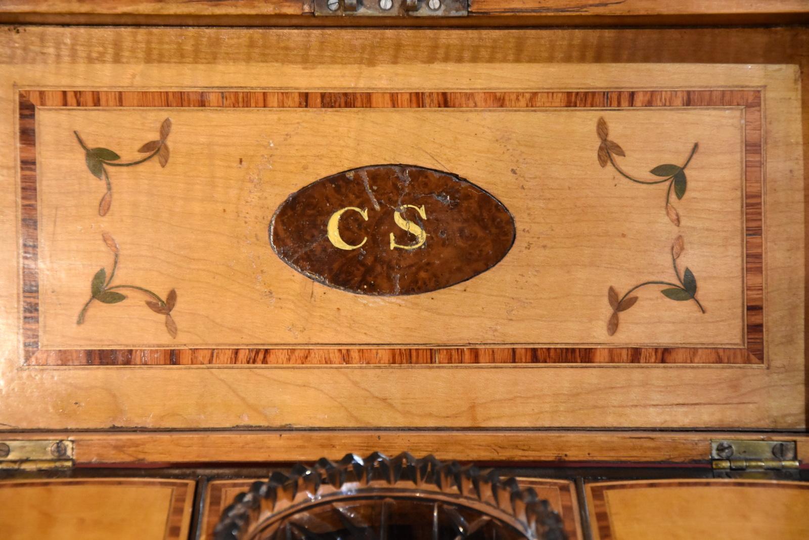Tea Caddy George III Satinwood Inlaid  In Good Condition For Sale In Wiltshire, GB