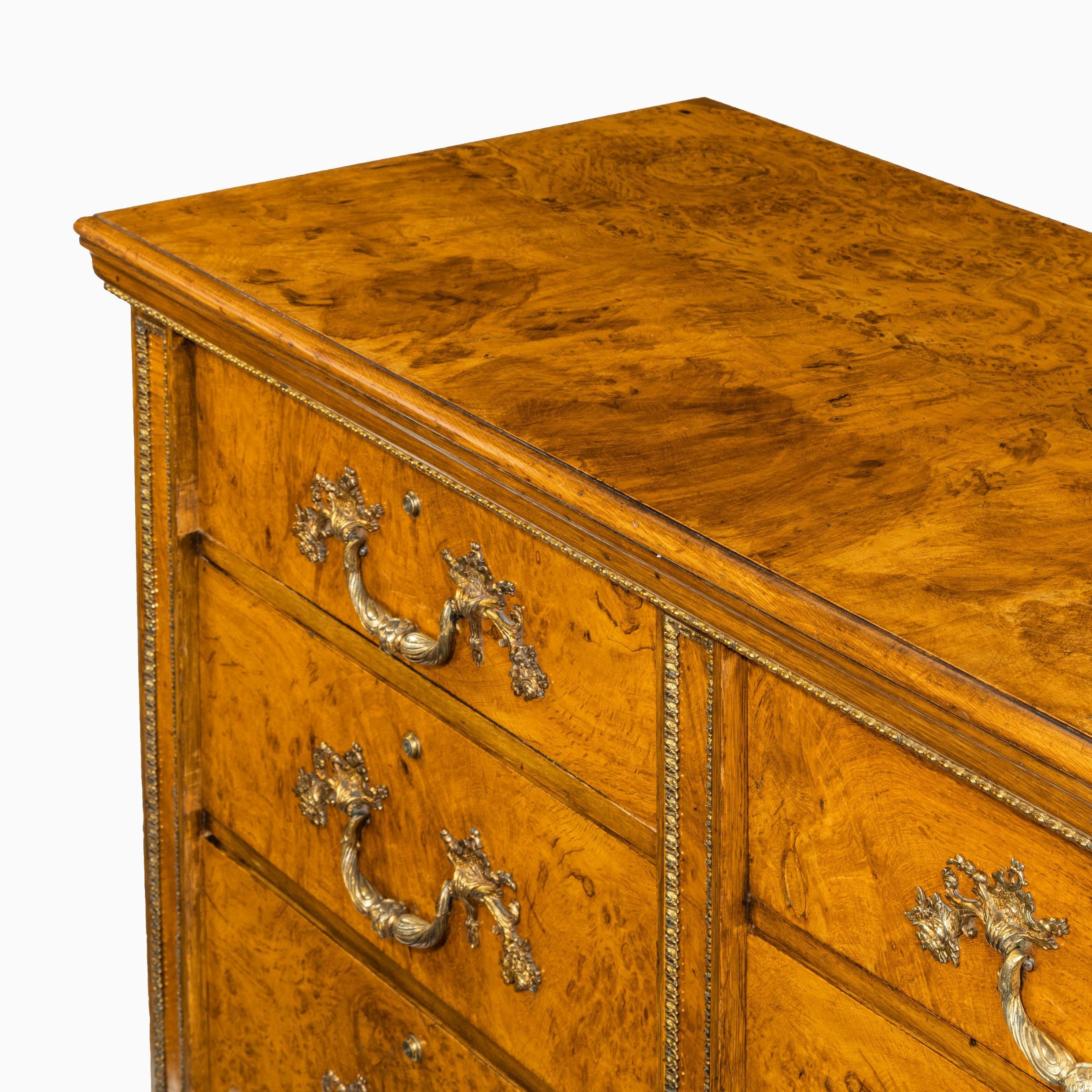 Fine George IV Burr Oak Chest of Drawers in the Manner of Morel and Seddon In Good Condition For Sale In Lymington, Hampshire