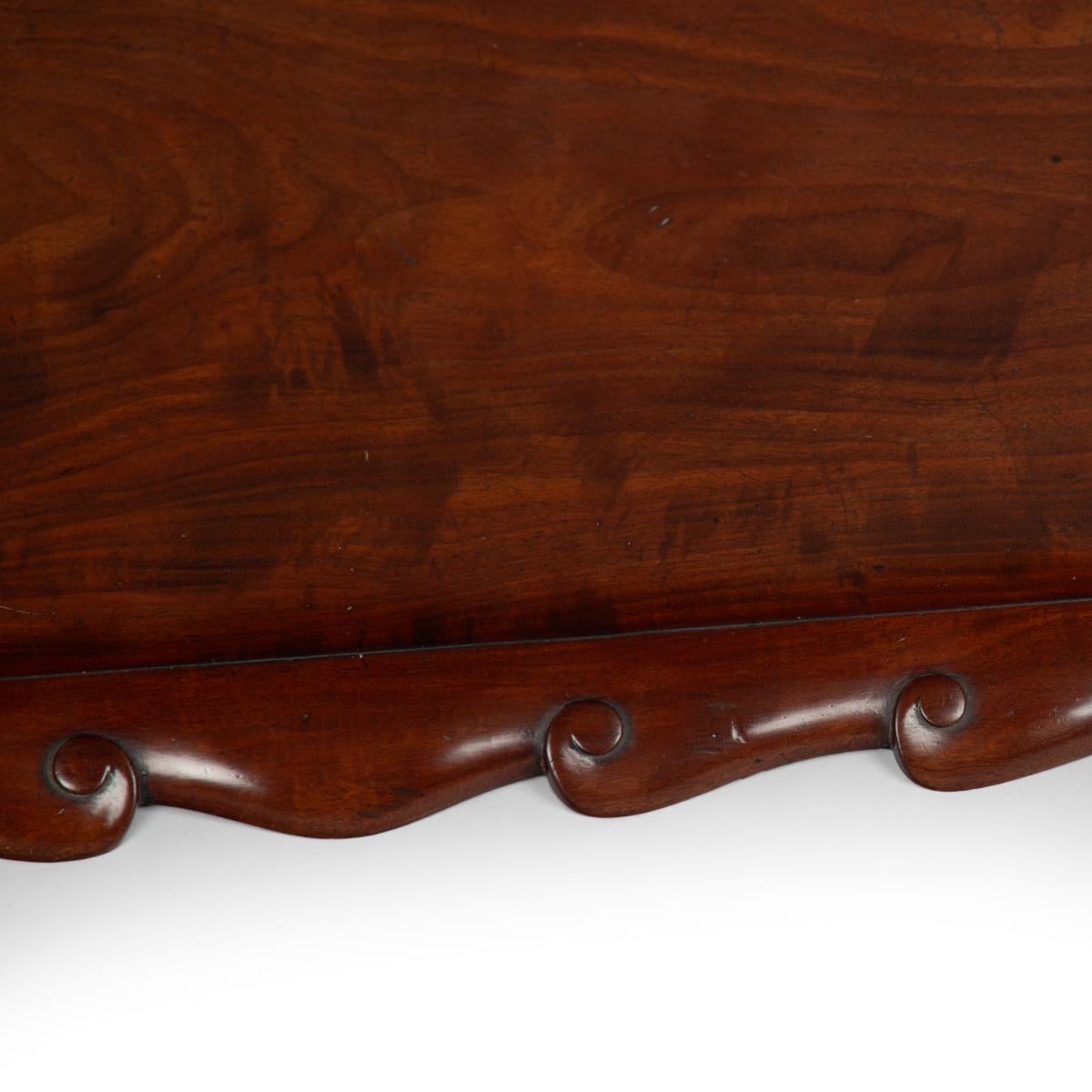 Un raffinato tavolo occasionale con piano a vassoio di epoca Giorgio IV di Gillows, 1825 ca. in vendita 4