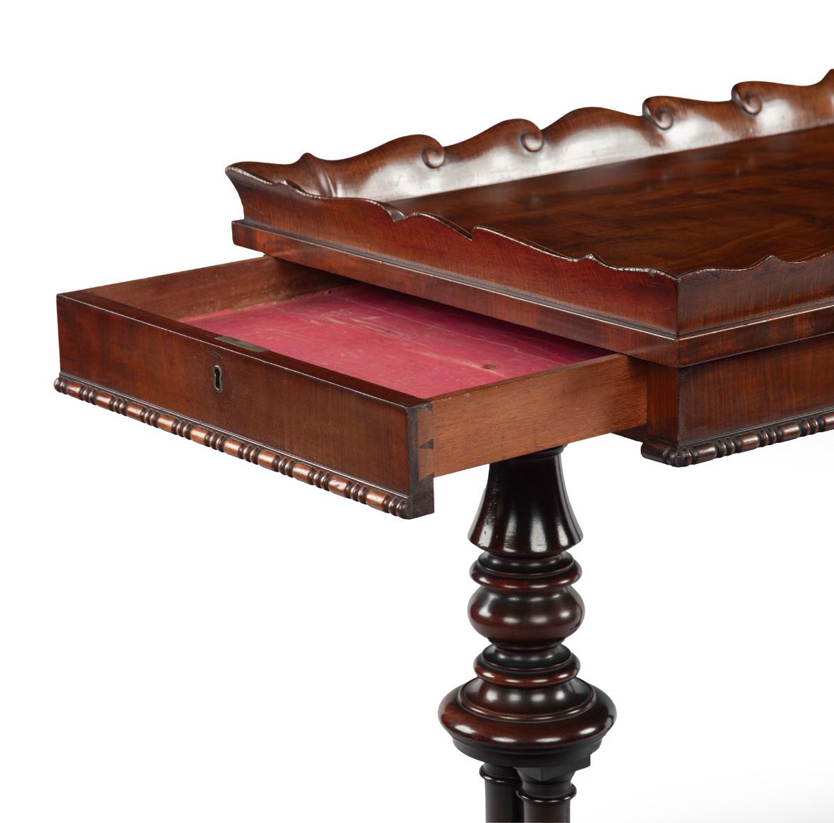 XIX secolo Un raffinato tavolo occasionale con piano a vassoio di epoca Giorgio IV di Gillows, 1825 ca. in vendita