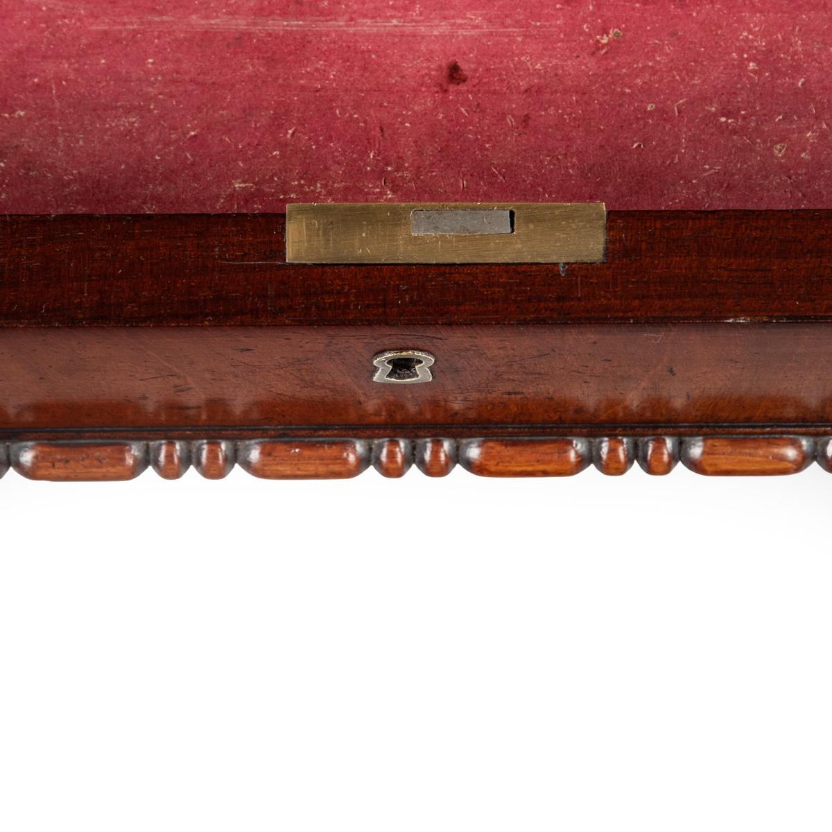 Un raffinato tavolo occasionale con piano a vassoio di epoca Giorgio IV di Gillows, 1825 ca. in vendita 1