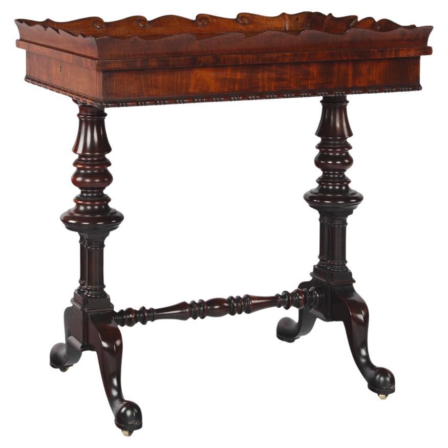 Un raffinato tavolo occasionale con piano a vassoio di epoca Giorgio IV di Gillows, 1825 ca. in vendita