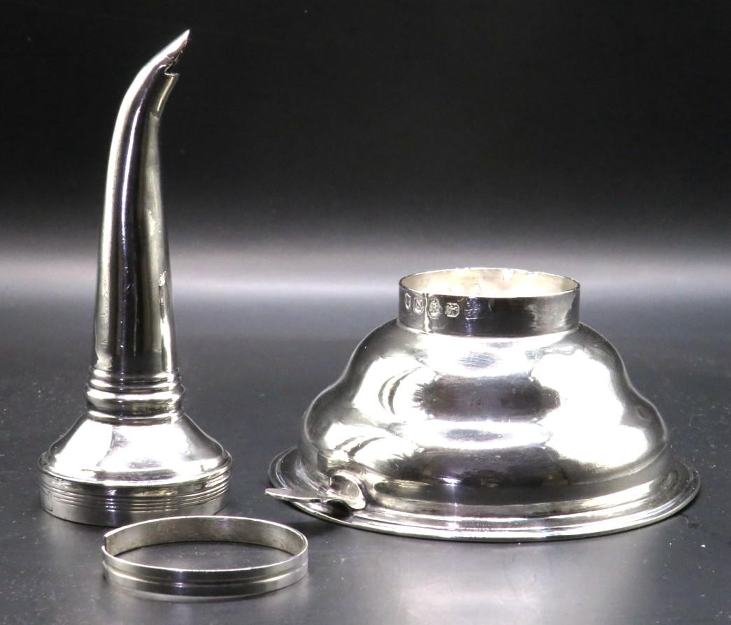 English A Fine Georgian Sterling Silver Wine Funnel by Robert & Samuel Hennell, 1808 For Sale
