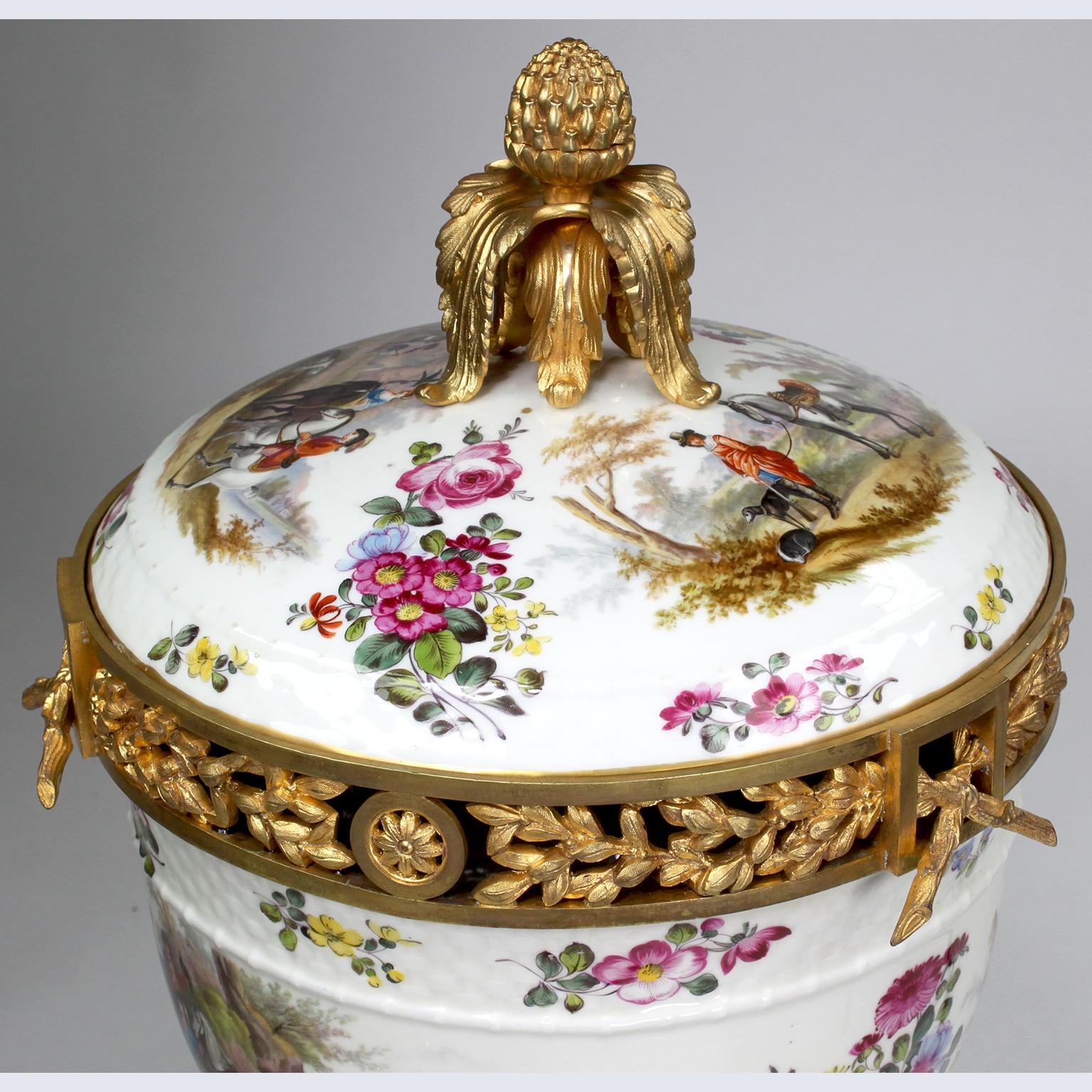 Pot-pourri allemand du 19ème siècle en porcelaine et bronze doré monté  Vase Urne en vente 1