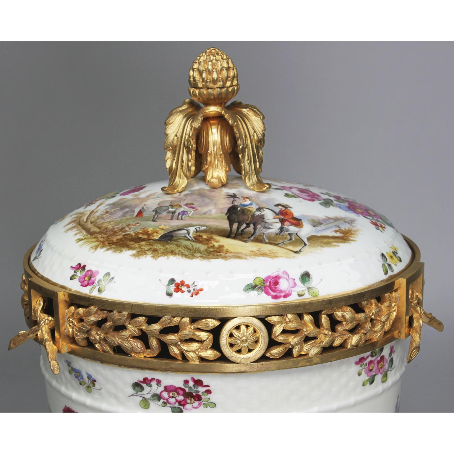 Néo-Régence Pot-pourri allemand du 19ème siècle en porcelaine et bronze doré monté  Vase Urne en vente