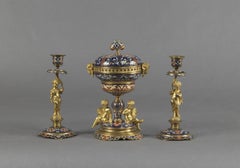 Garnitur aus feiner vergoldeter Bronze und Champlevé-Email, um 1890