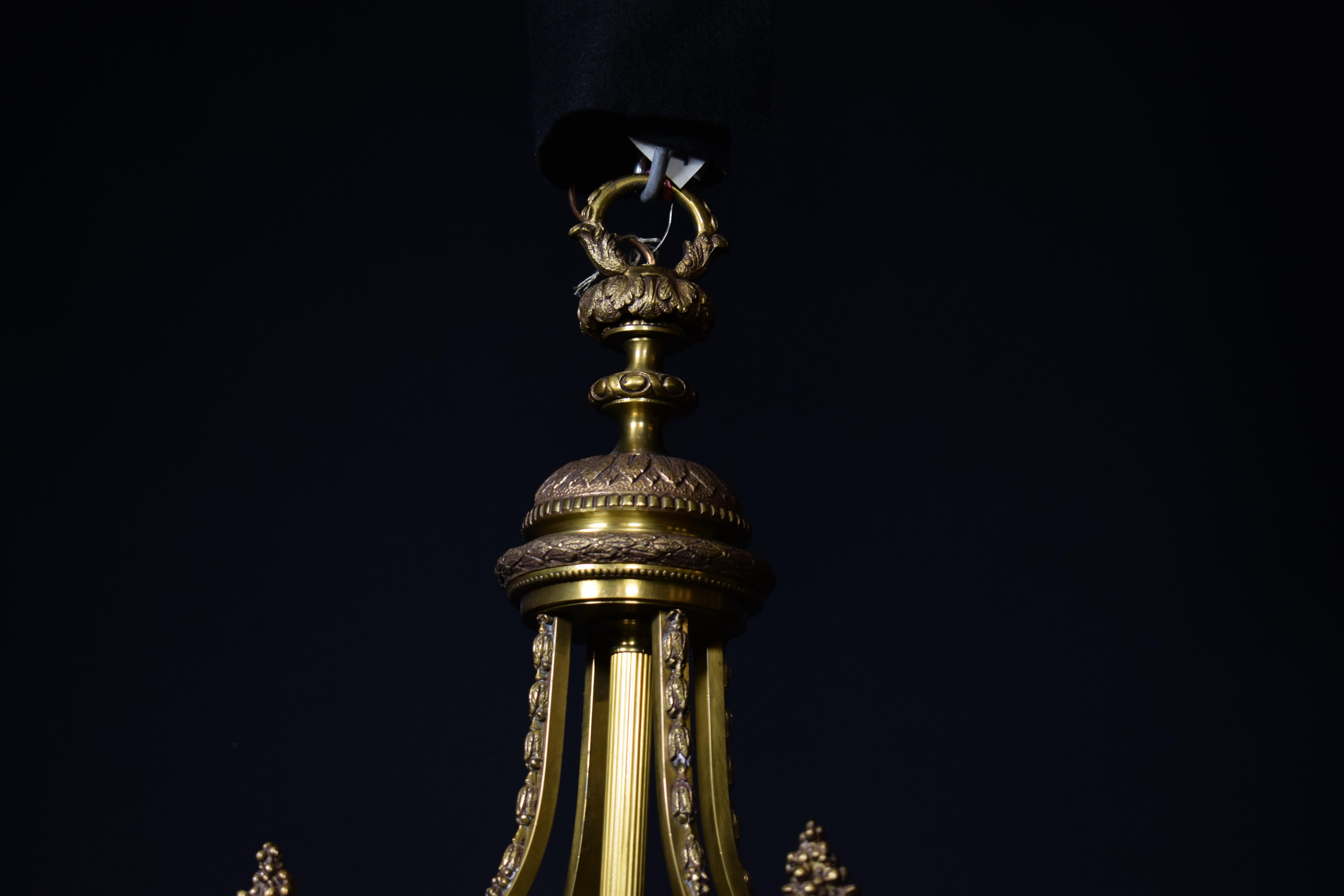 Lanterne en bronze doré de qualité avec panneaux de cristal incurvés taillés et biseautés à la main en vente 3