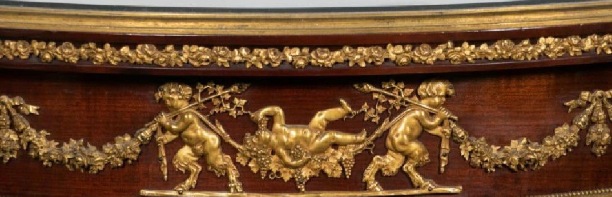 Feiner vergoldeter Bronzetisch mit Lapislazuli-Platte (Louis XVI.) im Angebot