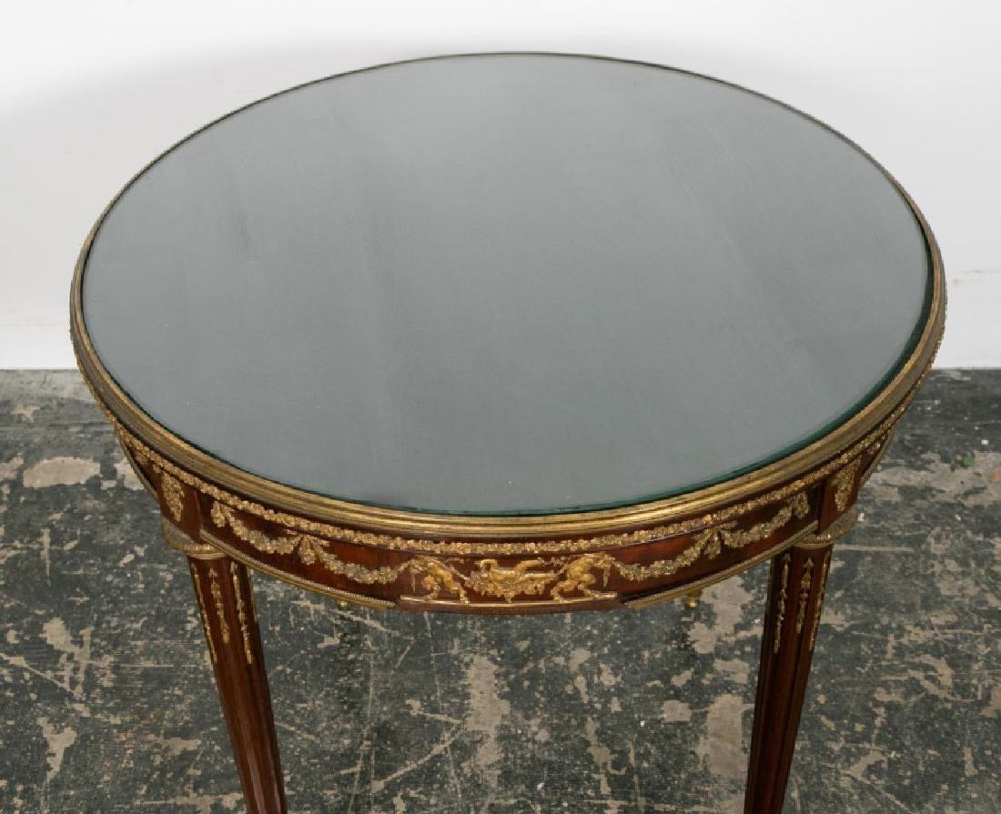 Feiner vergoldeter Bronzetisch mit Lapislazuli-Platte (Mahagoni) im Angebot