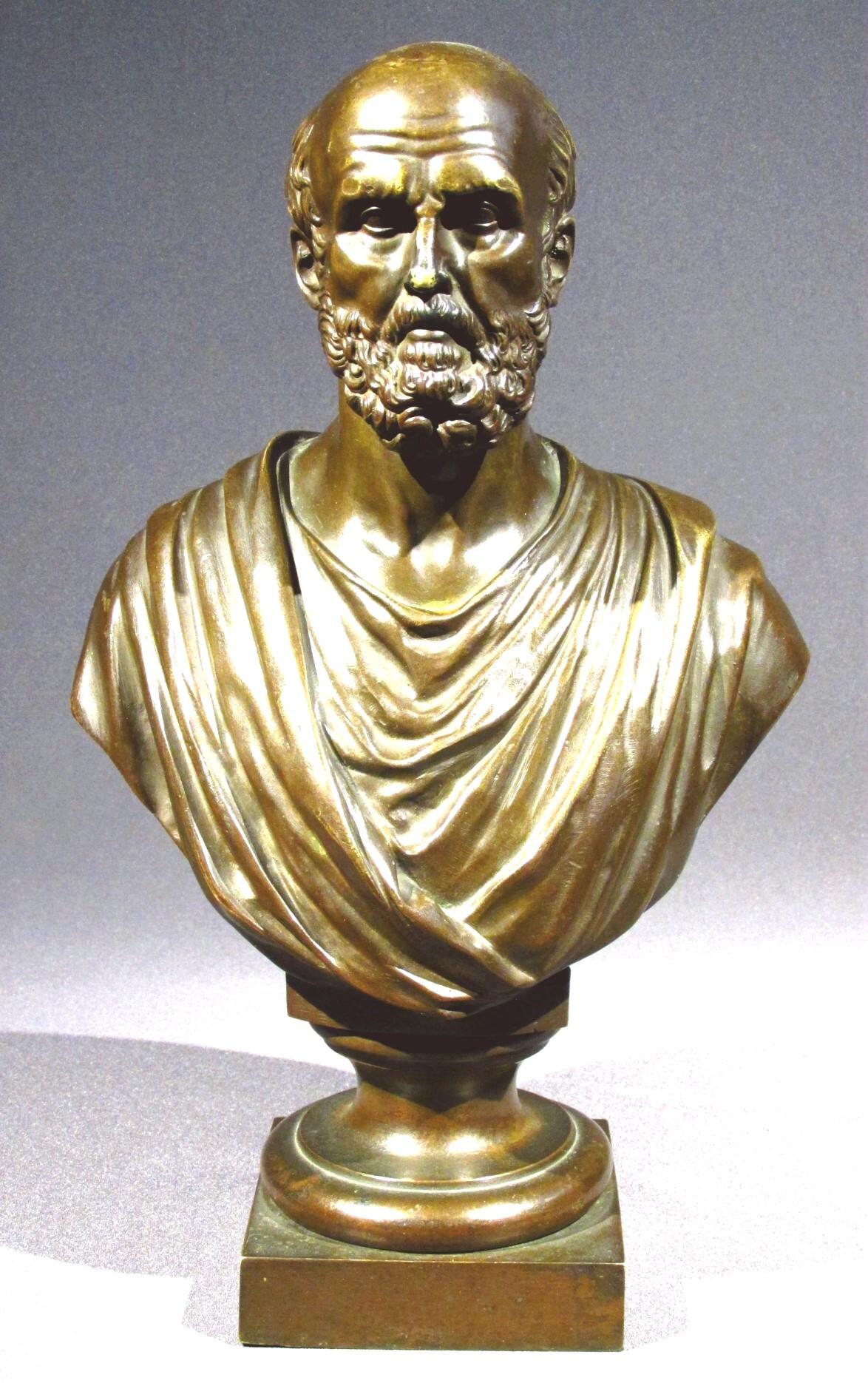 Este busto retrato de bronce de estilo helenístico, finamente modelado, parece ser el del filósofo griego Crisipo de Soli, considerado por los eruditos como el 2º fundador de la Escuela del Estoicismo. 
La figura aparece vestida con ropajes clásicos