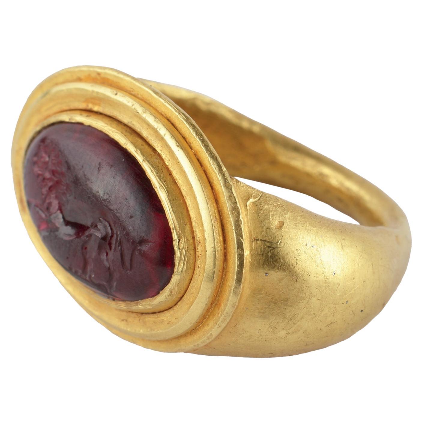 Fino Anillo Griego de Dedo Engastado con una Intaglio de Granate de un León