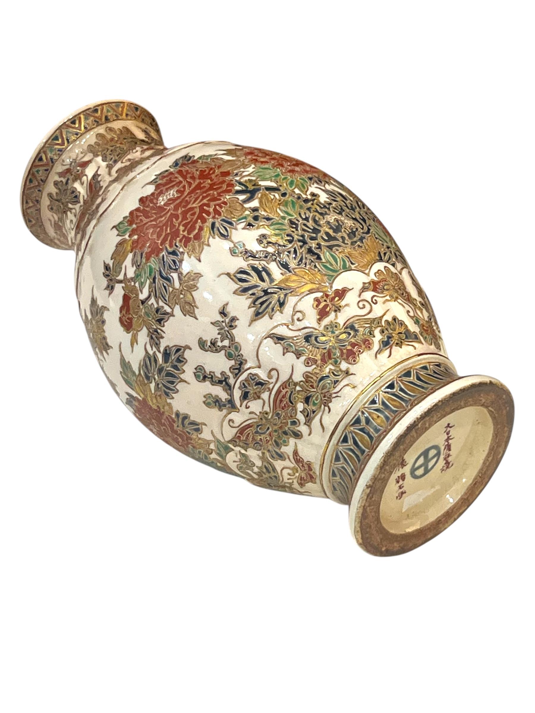 A Fine Imperial Japanese Satsuma VaseBy Hyokoseki, Meiji era For Sale 8