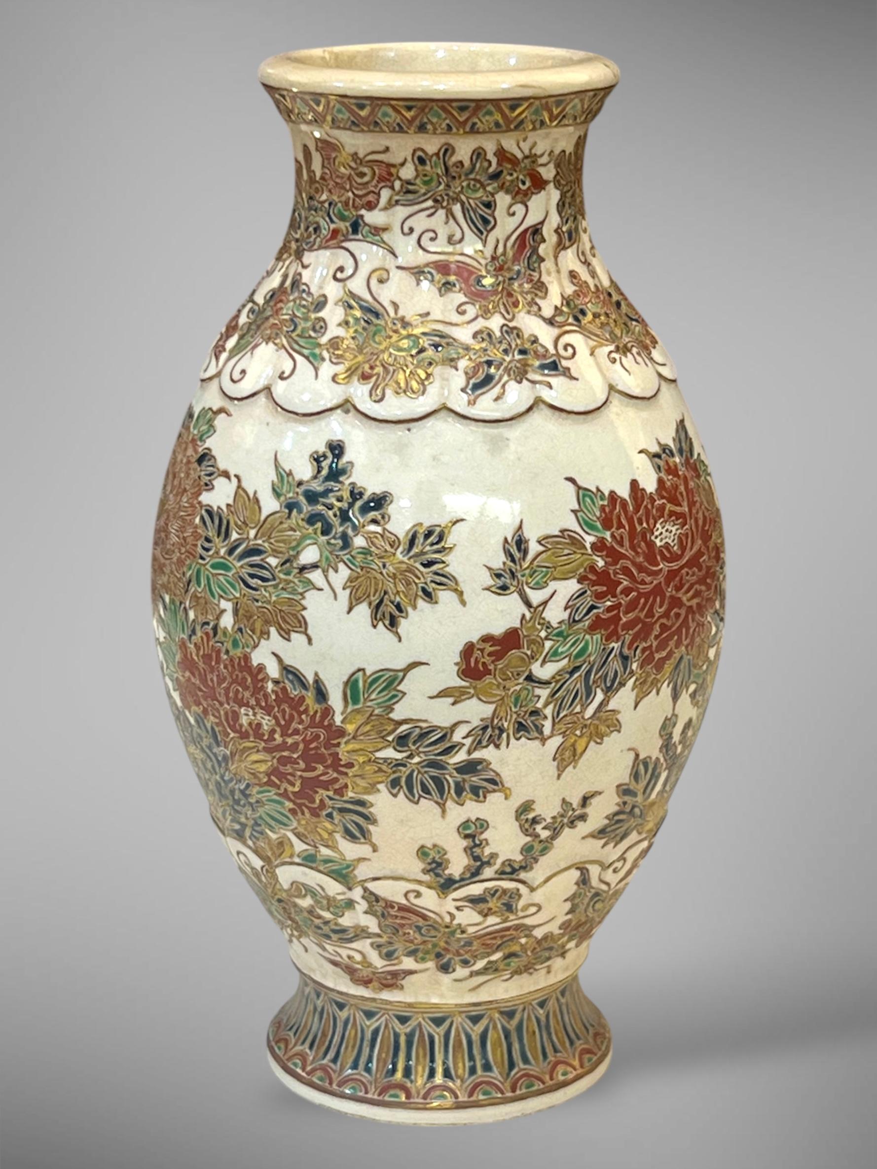 A Fine Imperial Japanese Satsuma VaseBy Hyokoseki, Meiji era In Good Condition For Sale In London, GB