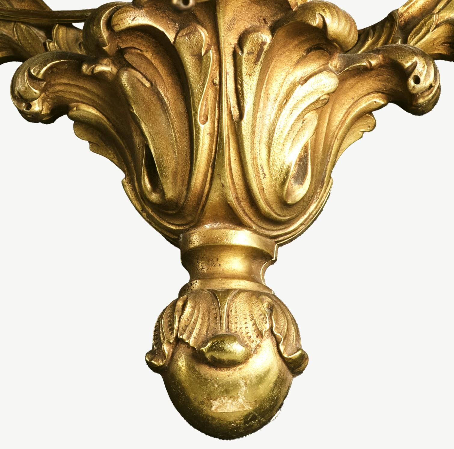 Una bella e imponente coppia di appliques in bronzo dorato di epoca rococò, CIRCA 1900 In condizioni buone in vendita a Ottawa, Ontario