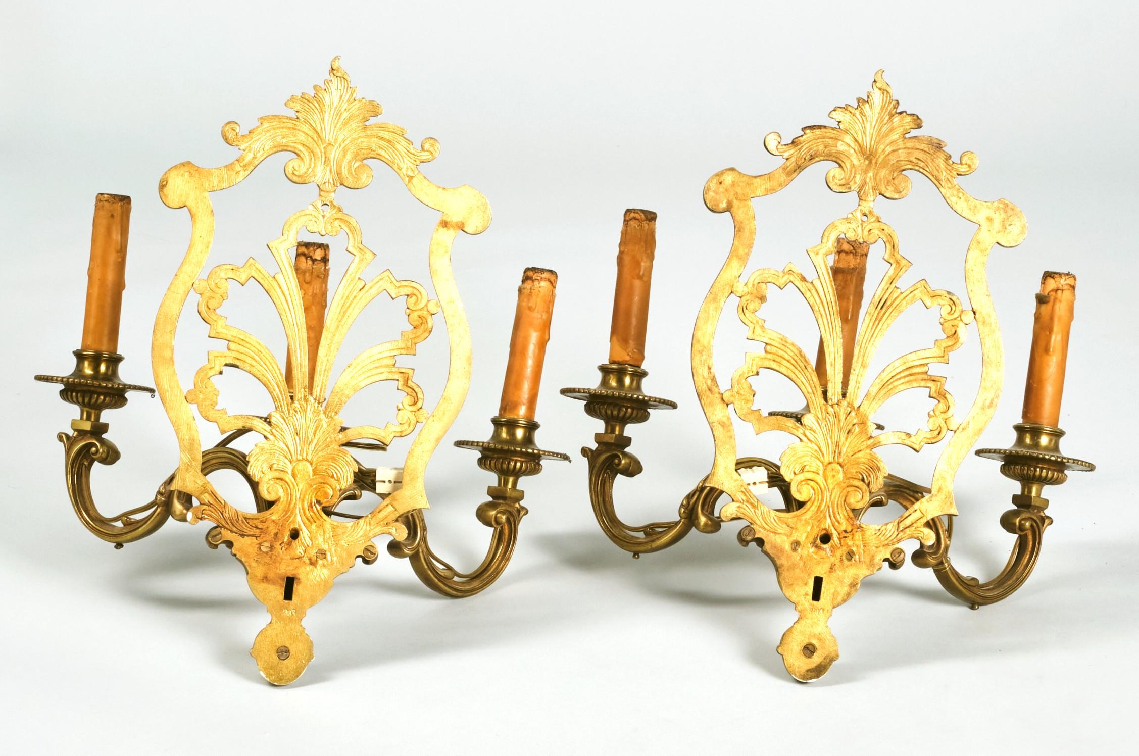 XX secolo Una bella e imponente coppia di appliques in bronzo dorato di epoca rococò, CIRCA 1900 in vendita