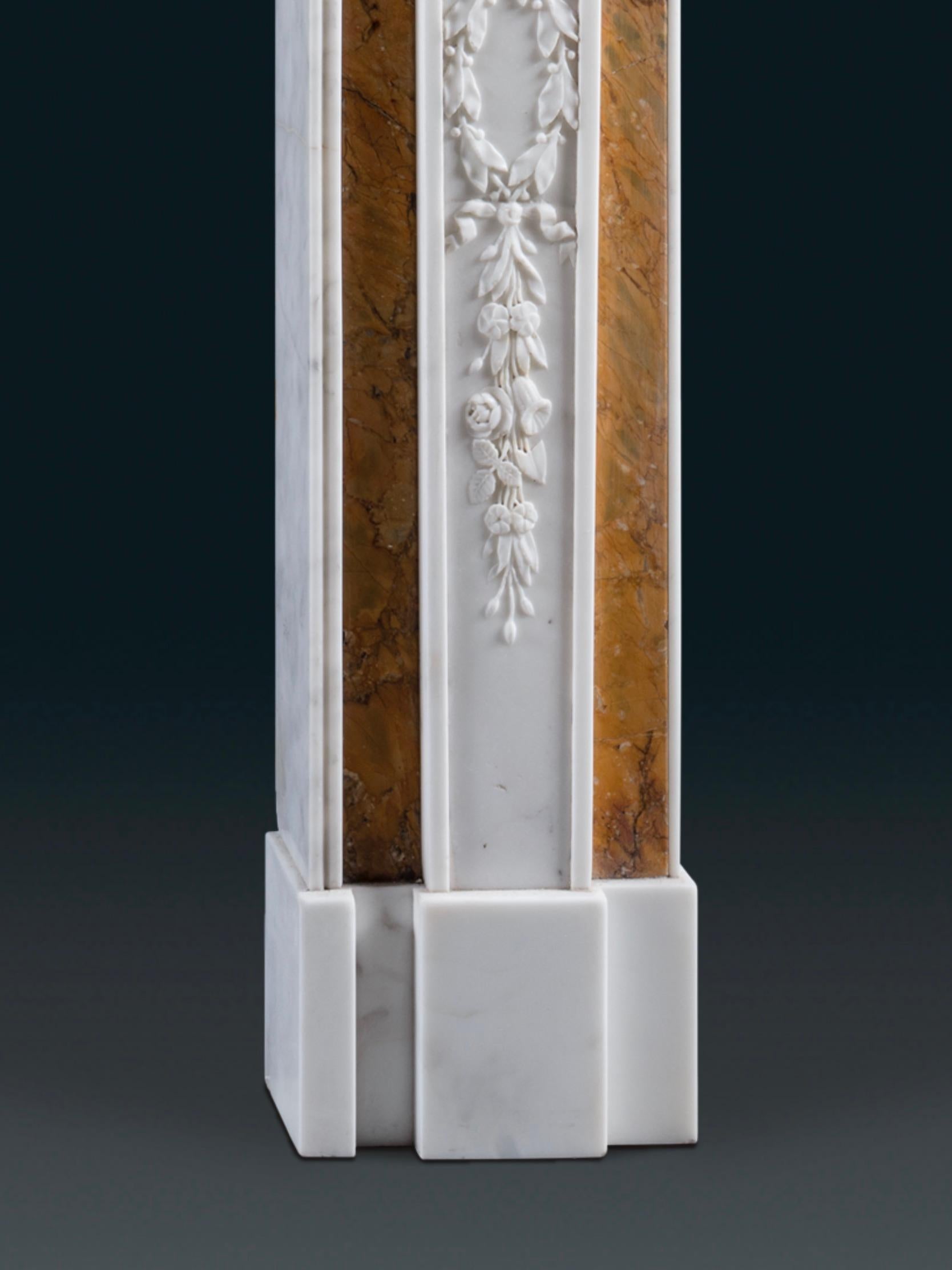 Cheminée néoclassique irlandaise de la fin du XVIIIe siècle en statuaire et marbre de Sienne en vente 2