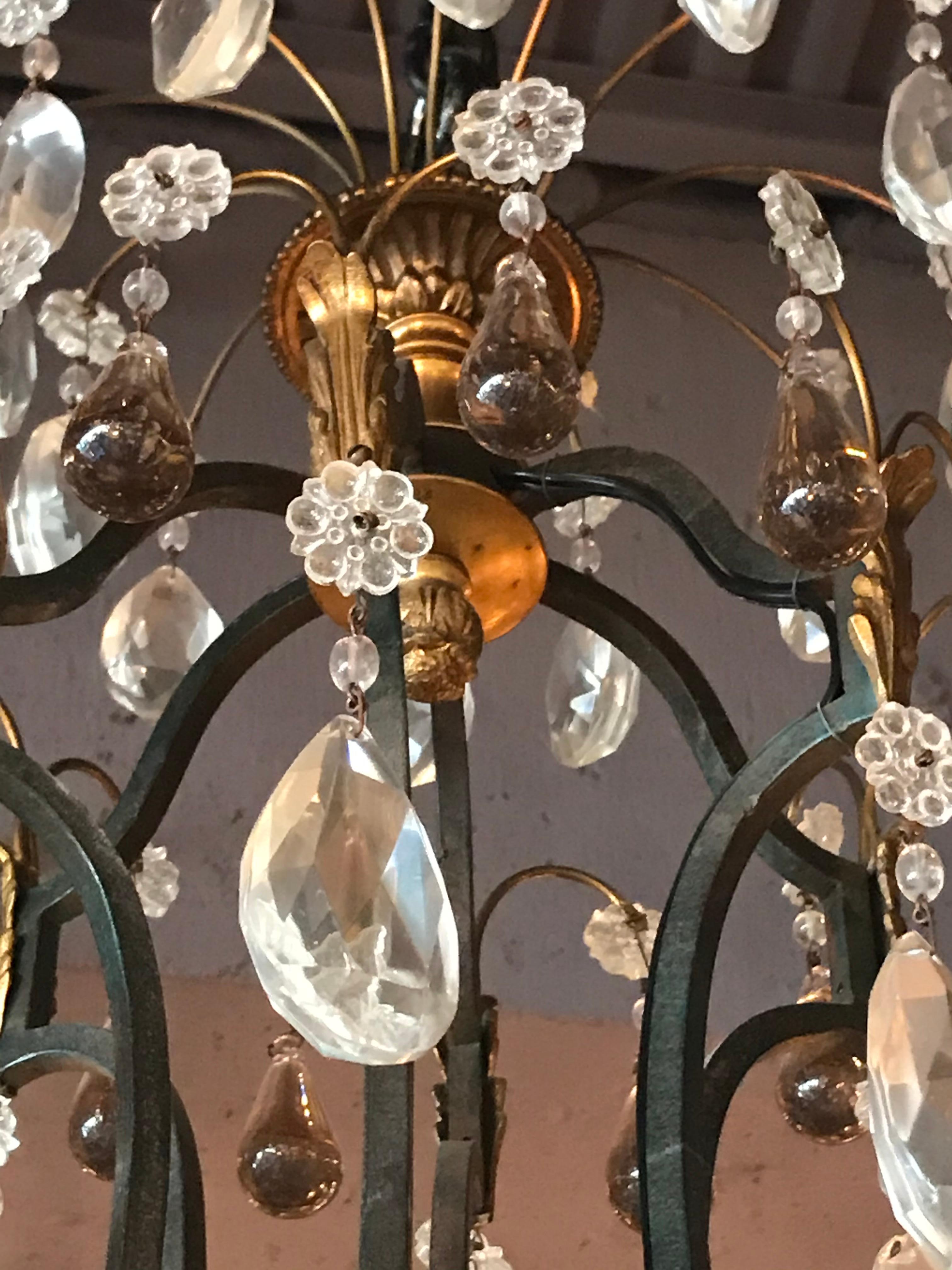 Lustre en fer fin, bronze doré et cristal de la Maison Jansen Bon état - En vente à Atlanta, GA