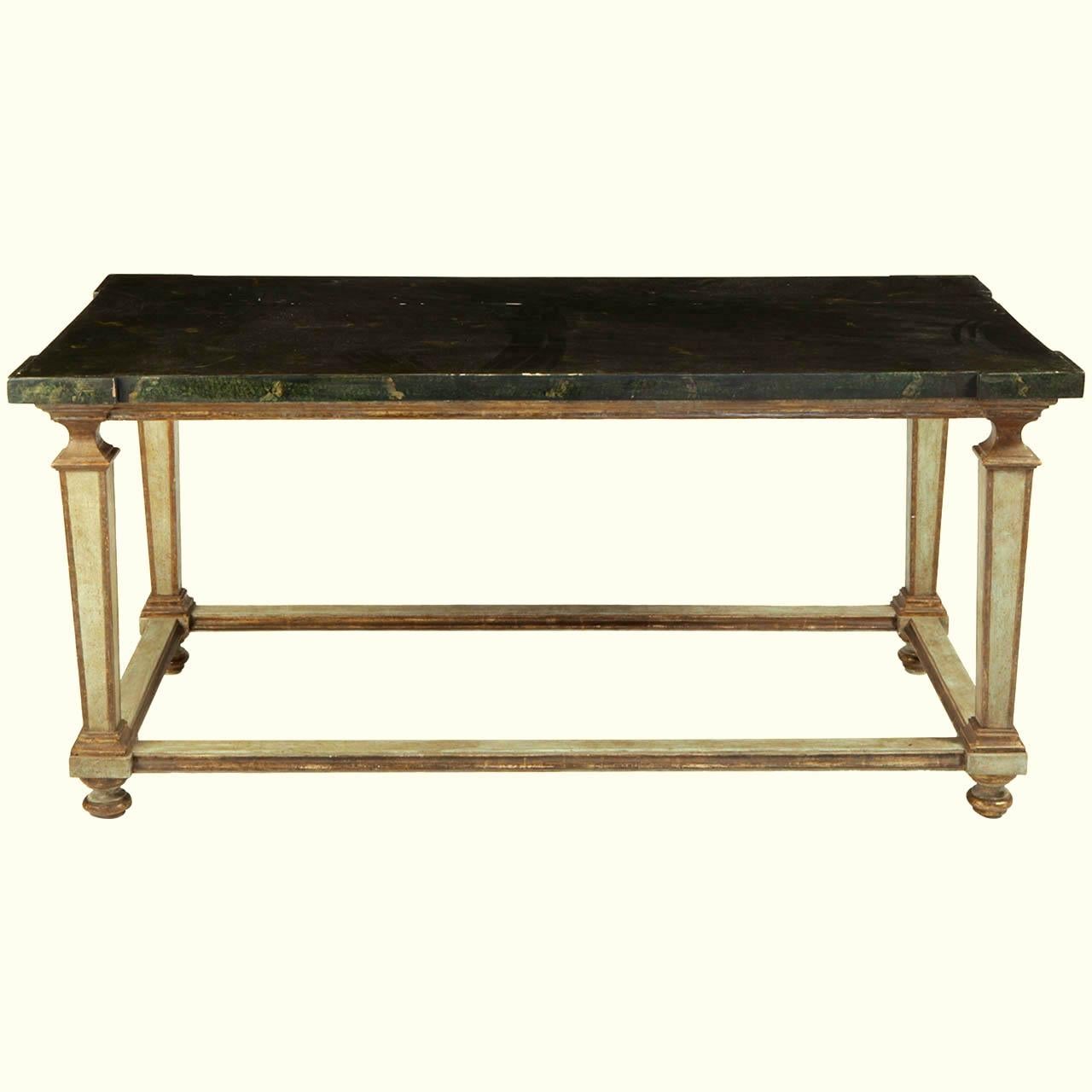 Fine Italian 17th Century Painted Center Table or Dining Table In Good Condition For Sale In Rome, IT