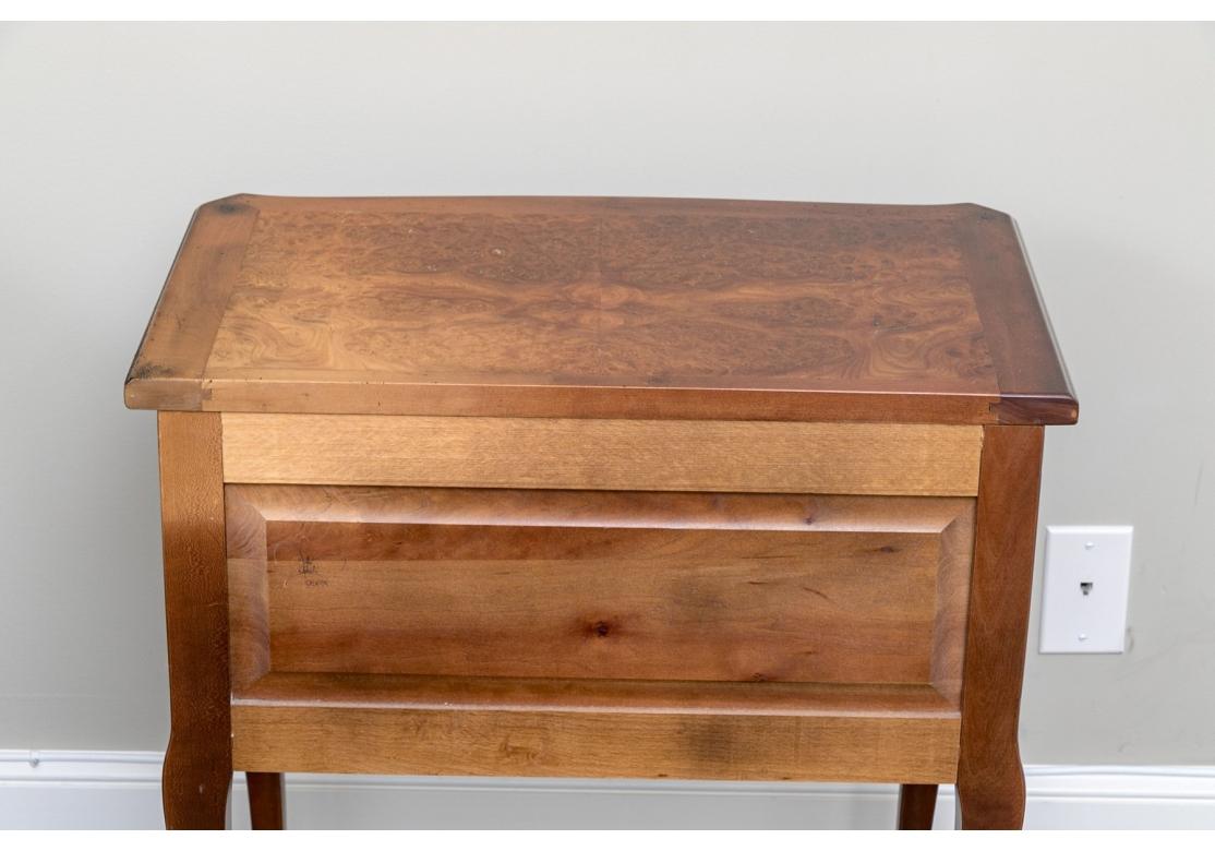 Table d'appoint italienne en bois fruitier en vente 4