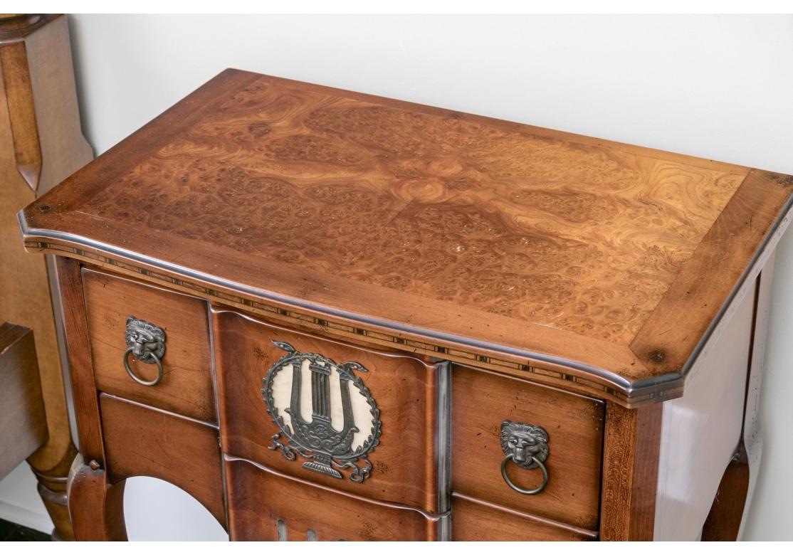 20ième siècle Table d'appoint italienne en bois fruitier en vente