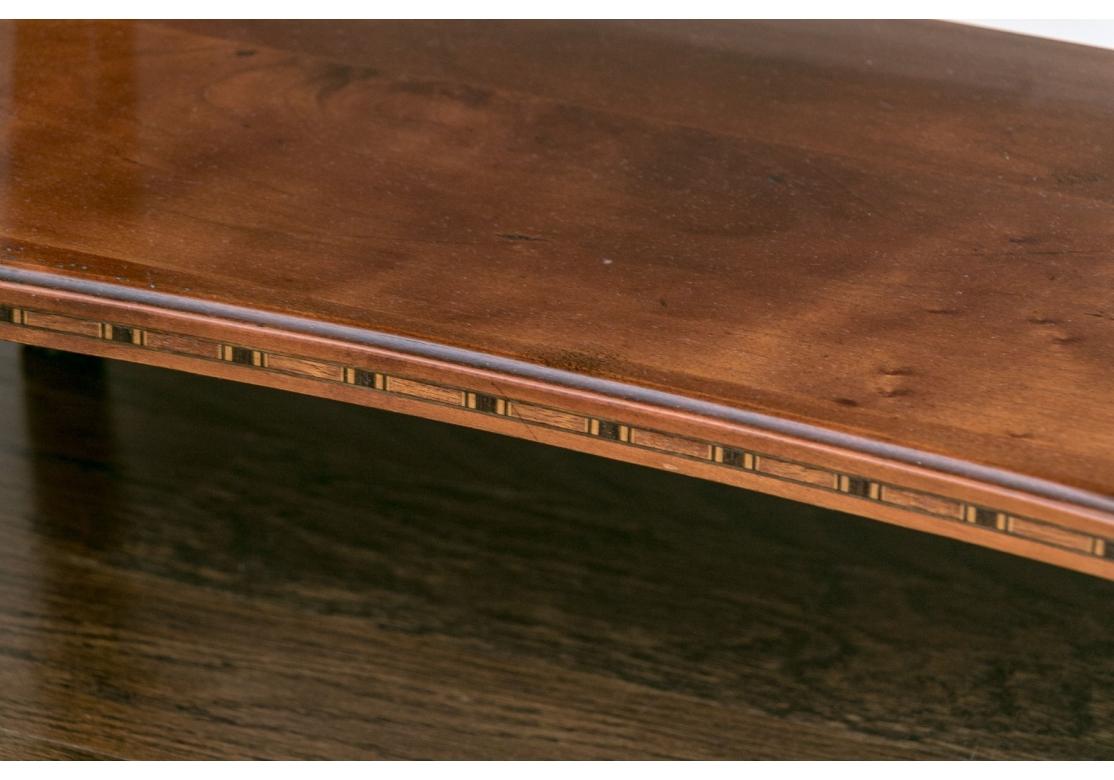 Laiton Table d'appoint italienne en bois fruitier en vente