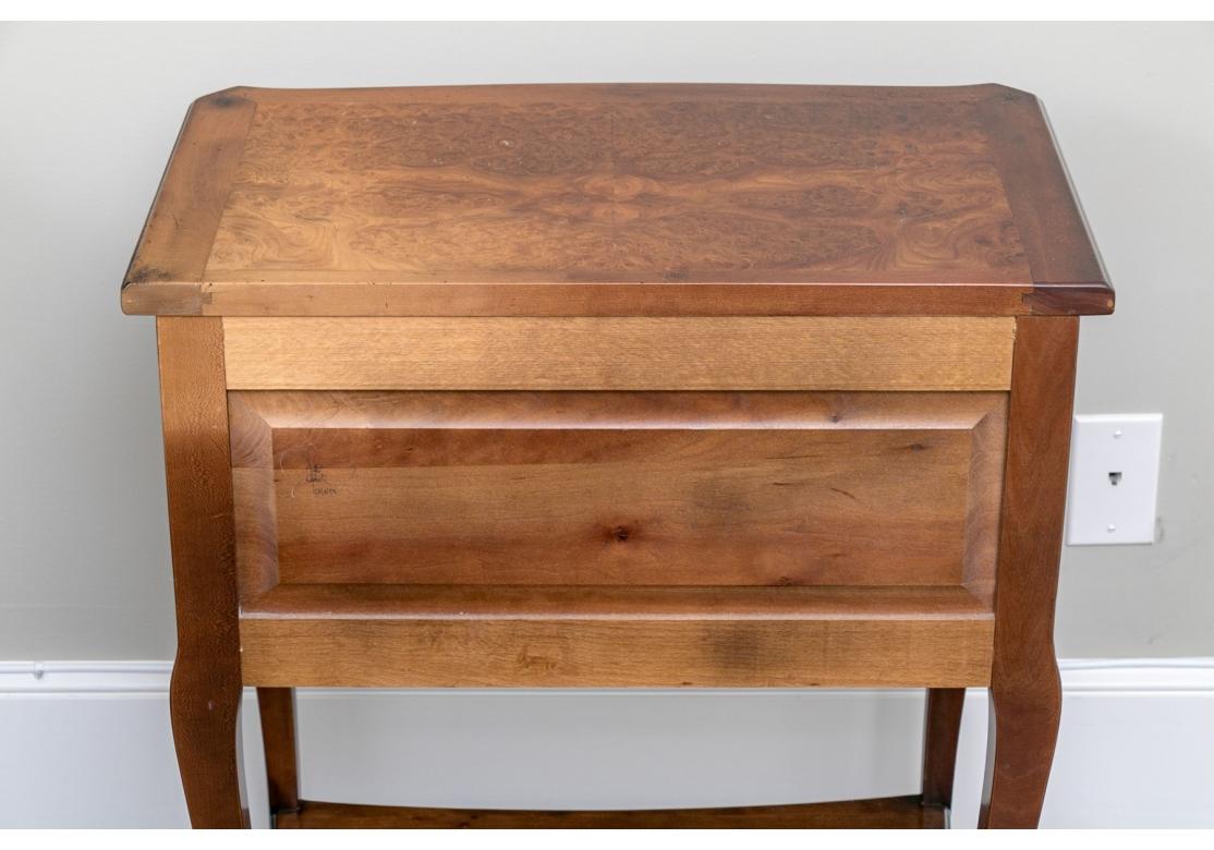 Table d'appoint italienne en bois fruitier en vente 3