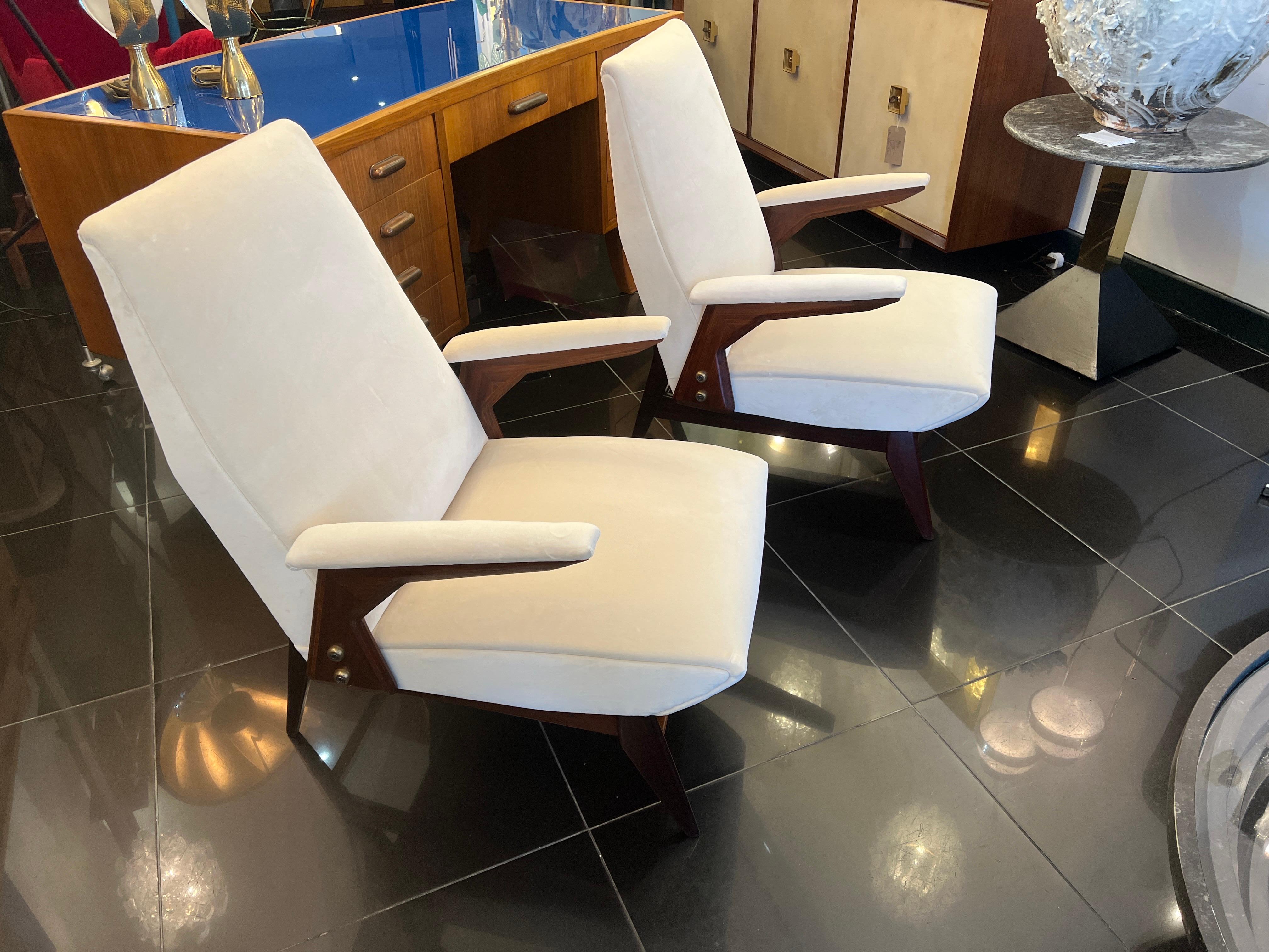 Hand-Crafted A Fine Italian pair of walnut framed armchairs in cream velvet  For Sale