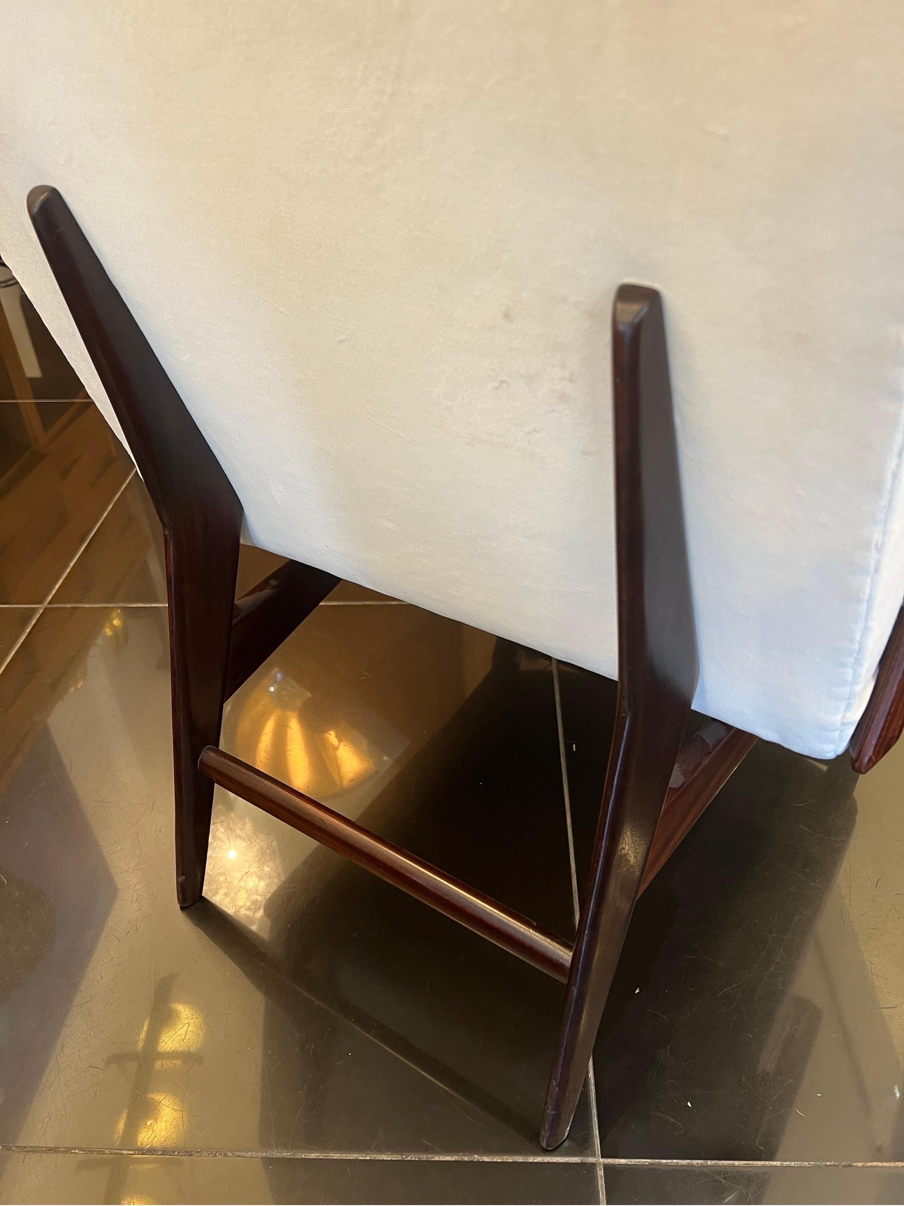 A Fine Italian pair of walnut framed armchairs in cream velvet  For Sale 1