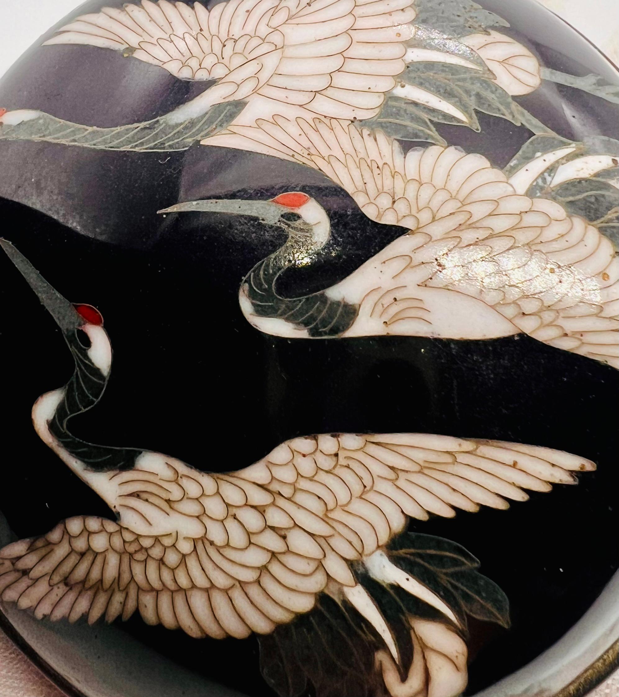 Fina caja kogo japonesa de esmalte cloisonné. Periodo Meiji en venta 9