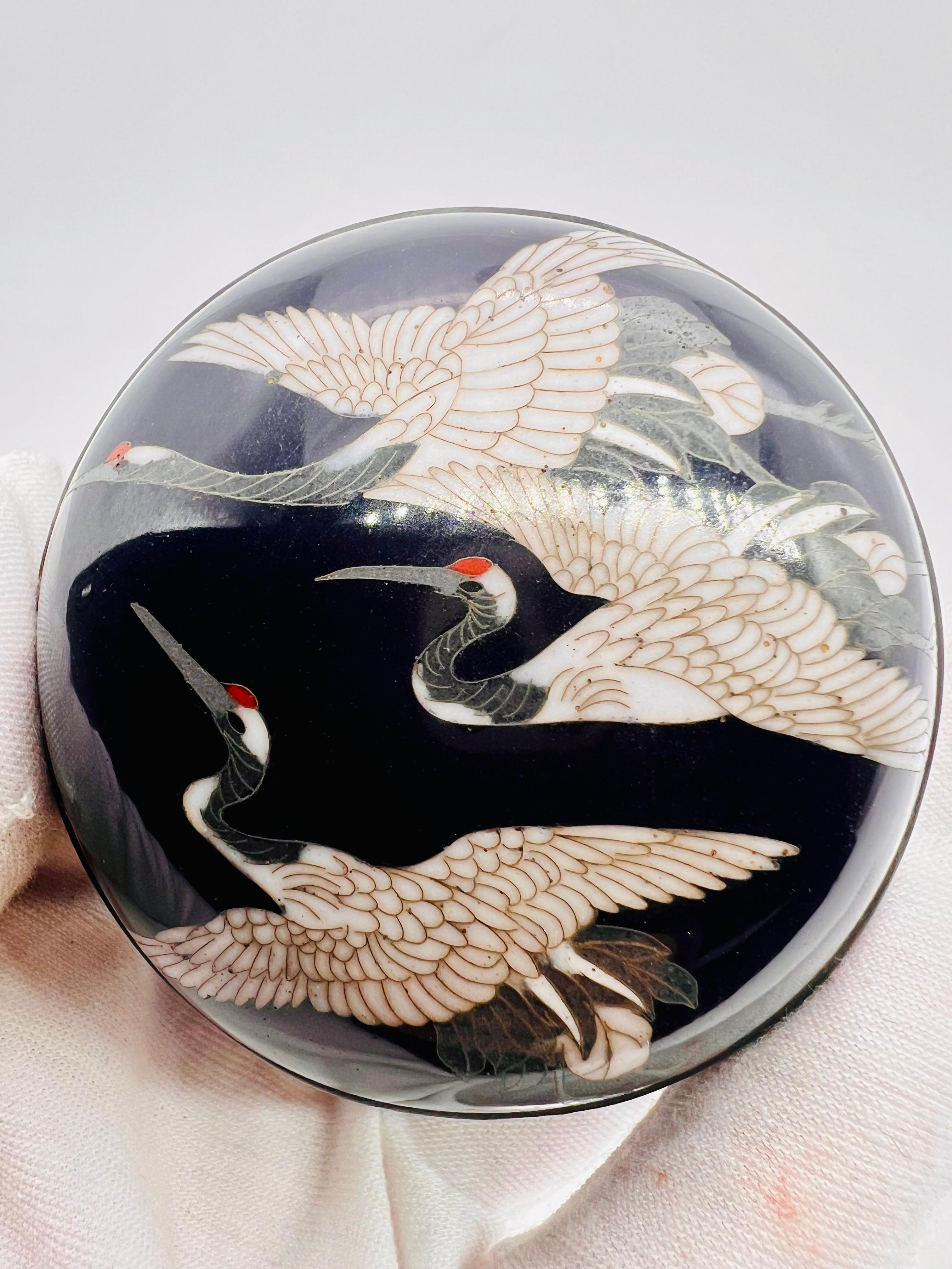 Fina caja kogo japonesa de esmalte cloisonné. Periodo Meiji en venta 2