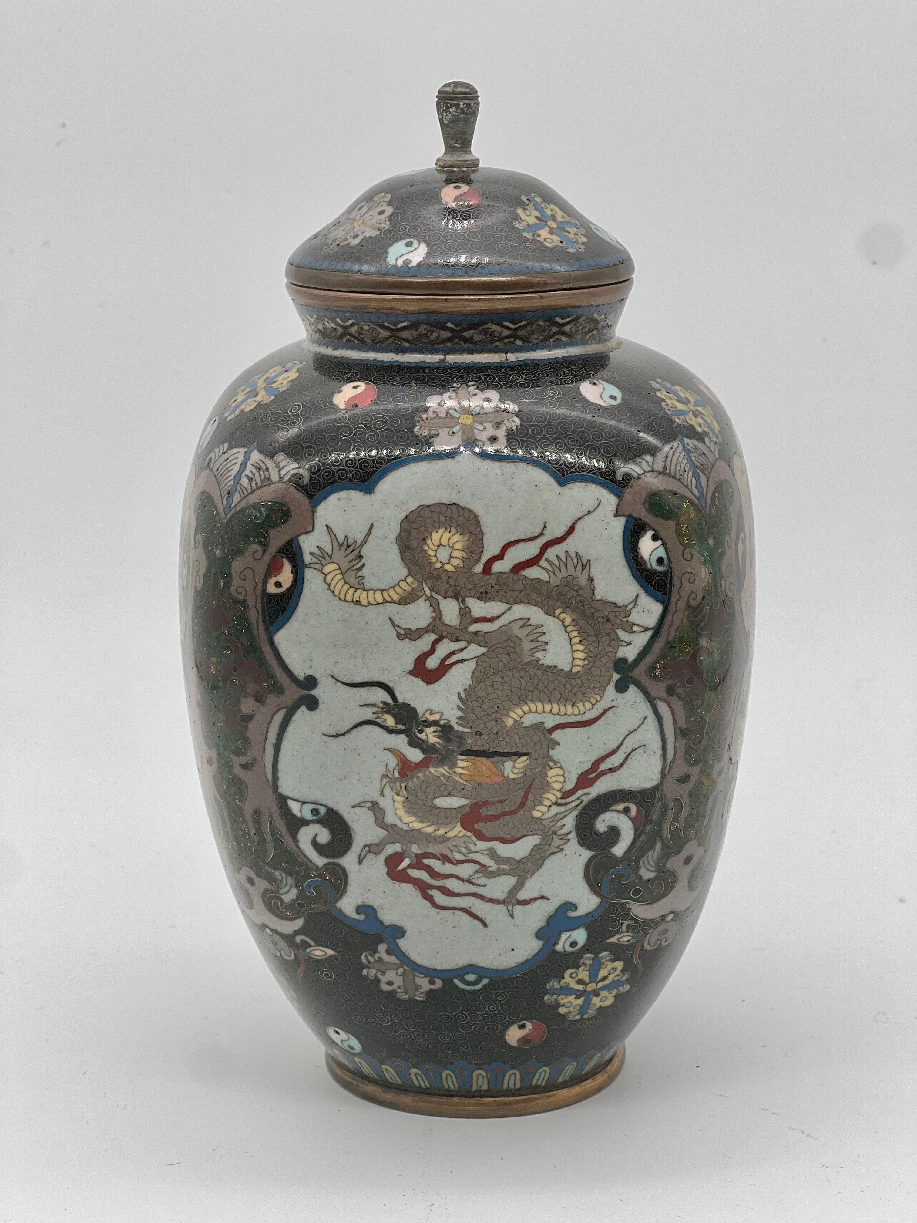 A Fine Japanese Cloisonne Enamel Vase and Cover. Meiji Period  For Sale 4
