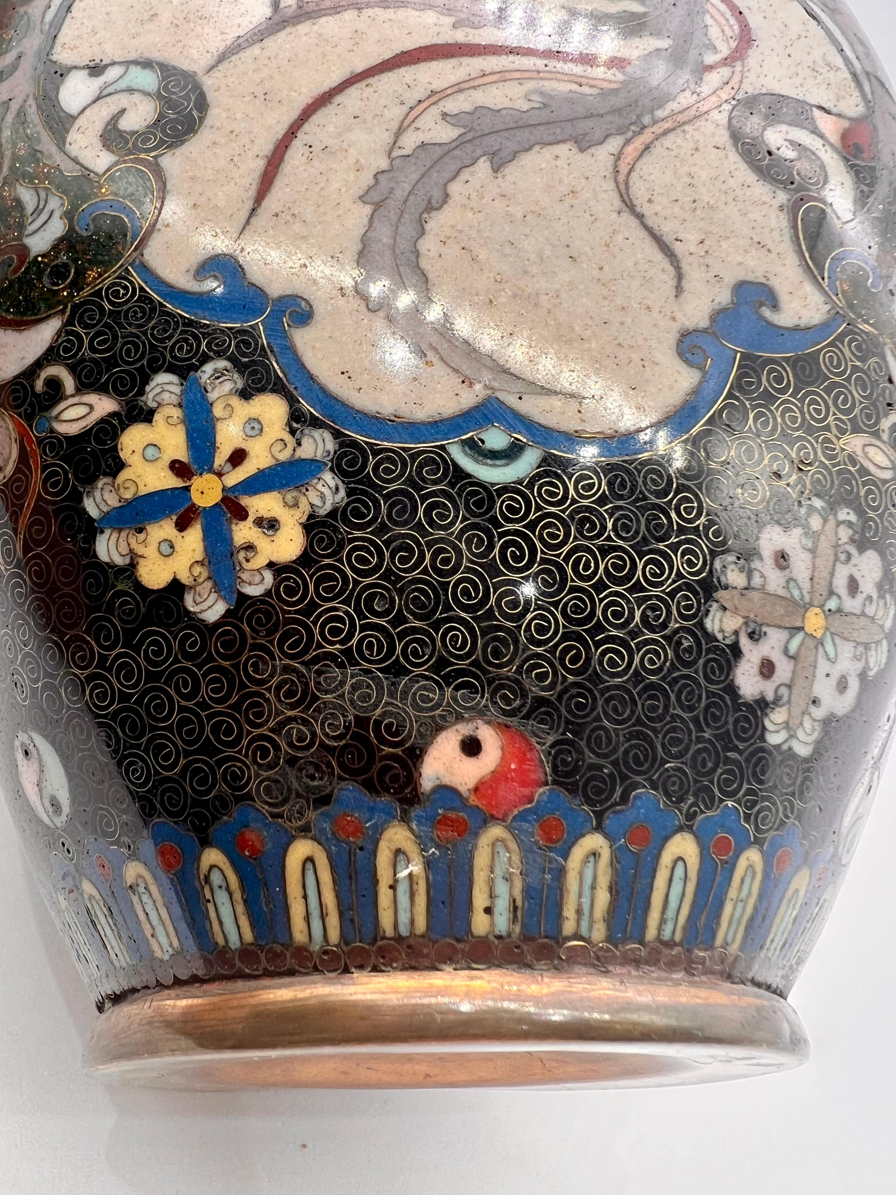 A Fine Japanese Cloisonne Enamel Vase and Cover. Meiji Period  For Sale 5